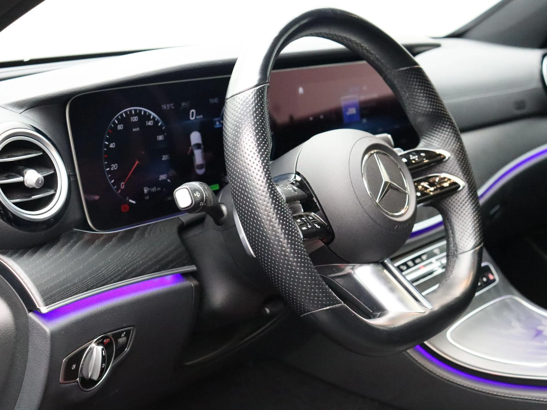 Mercedes-Benz-E-Klasse-image-8