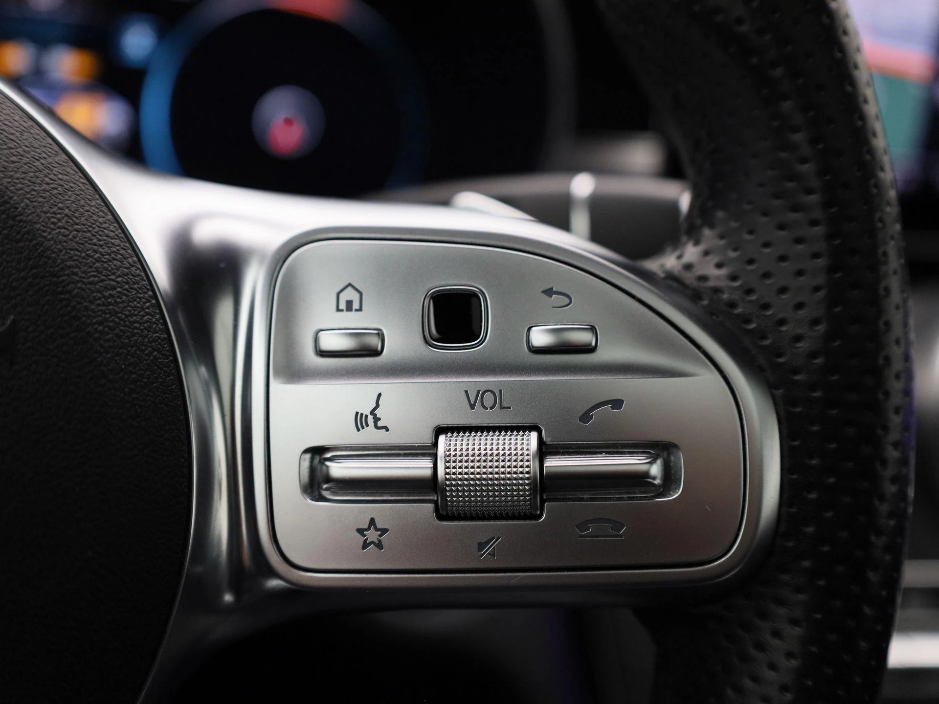 Mercedes-Benz-C-Klasse-image-24