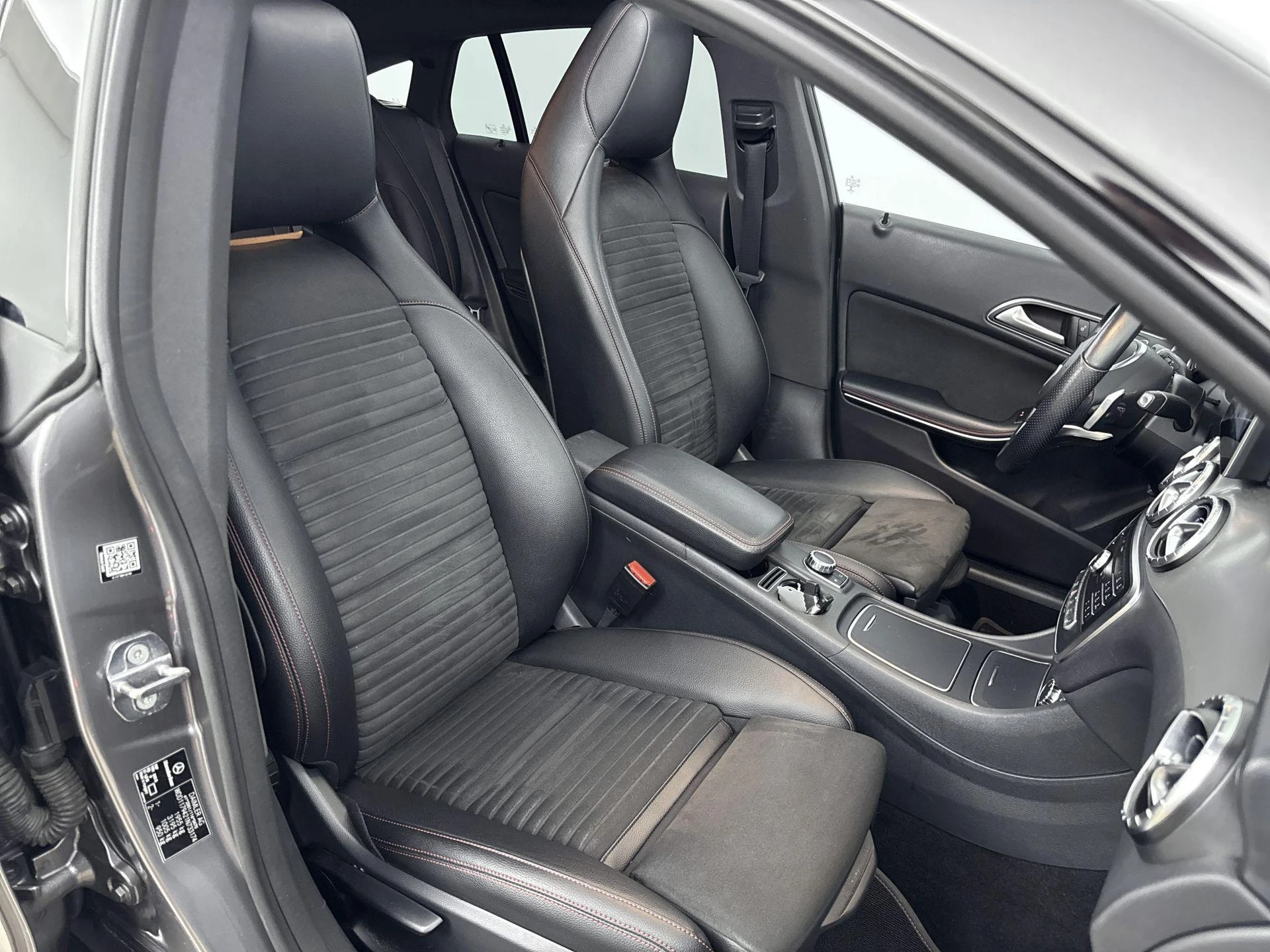 Mercedes-Benz-CLA-image-26