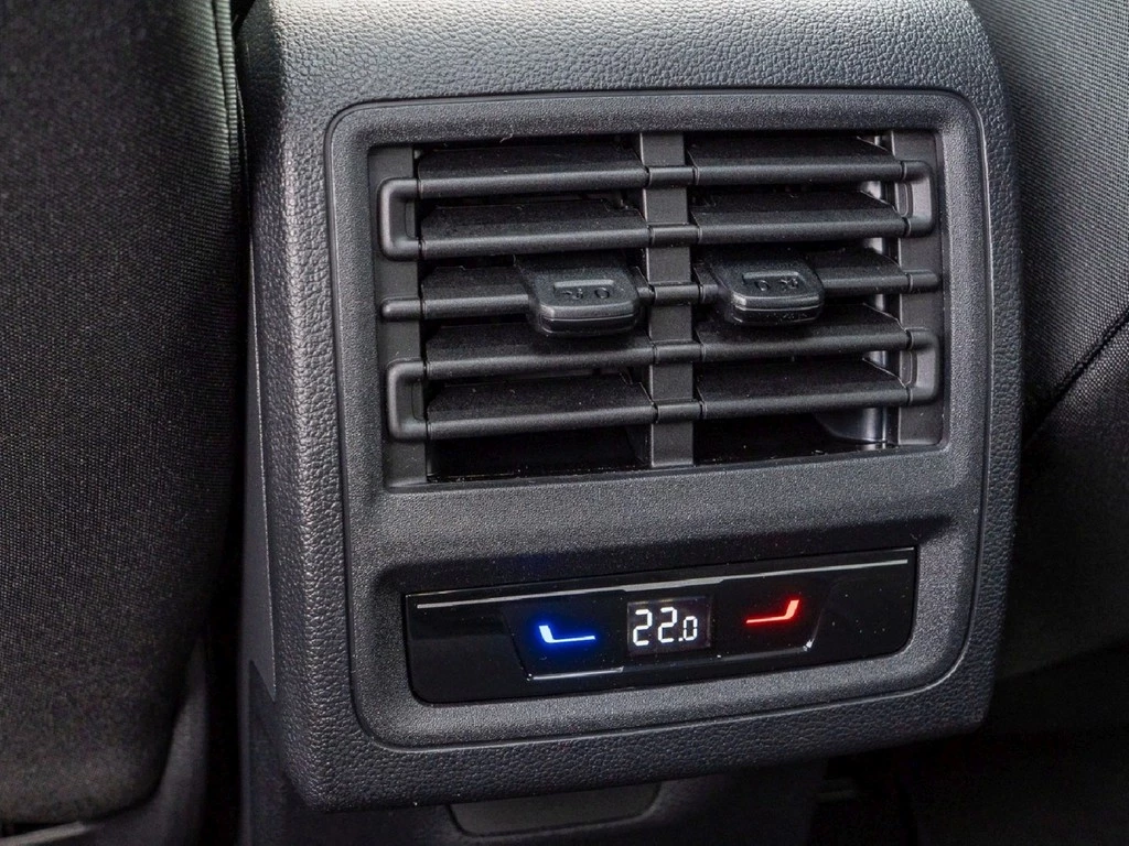 Volkswagen-Golf-image-21