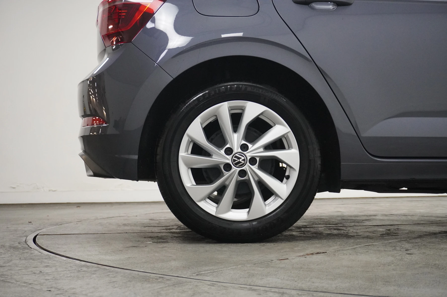 Volkswagen-Polo-image-19