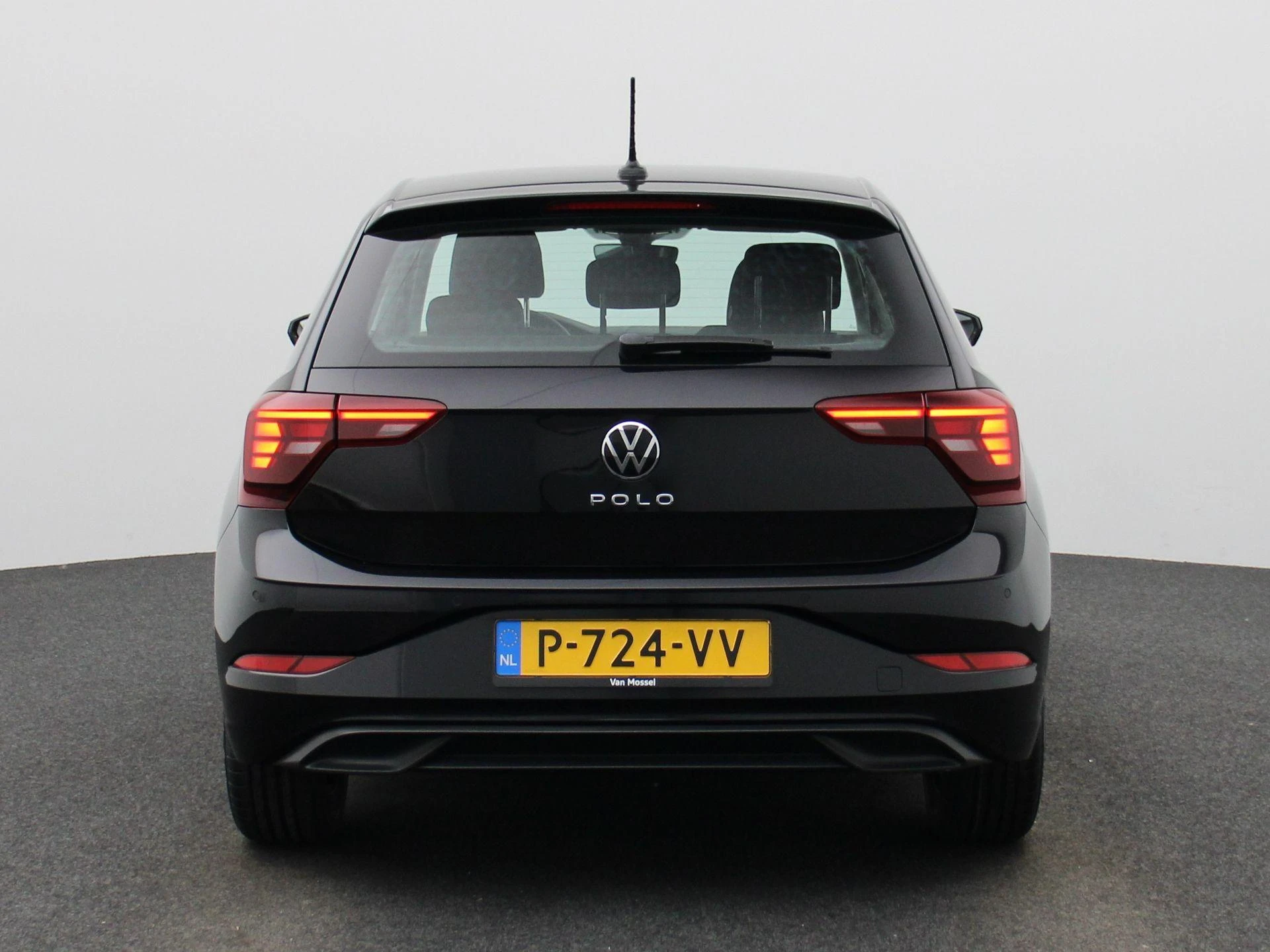 Volkswagen-Polo-image-4