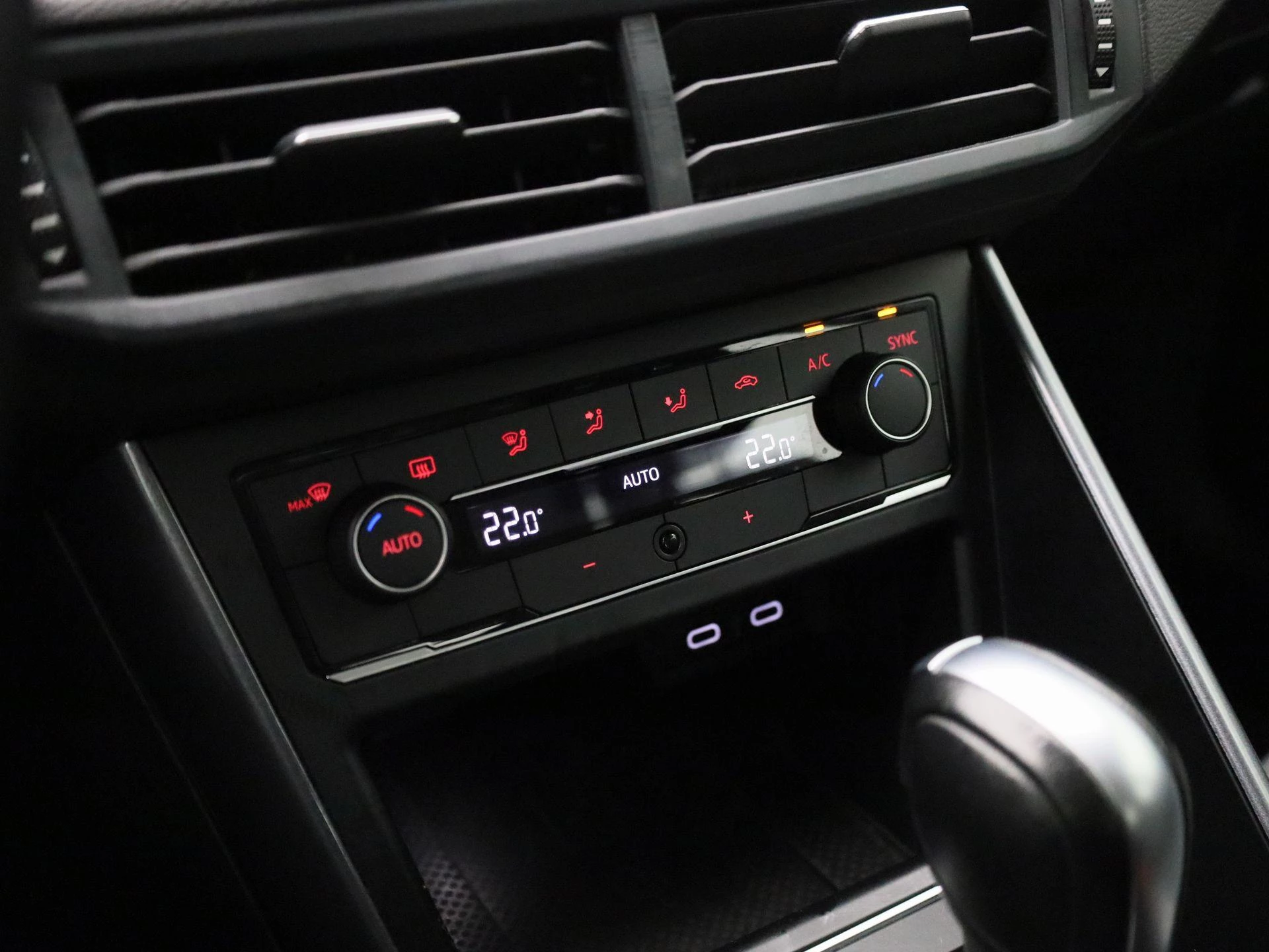 Volkswagen-Polo-image-15