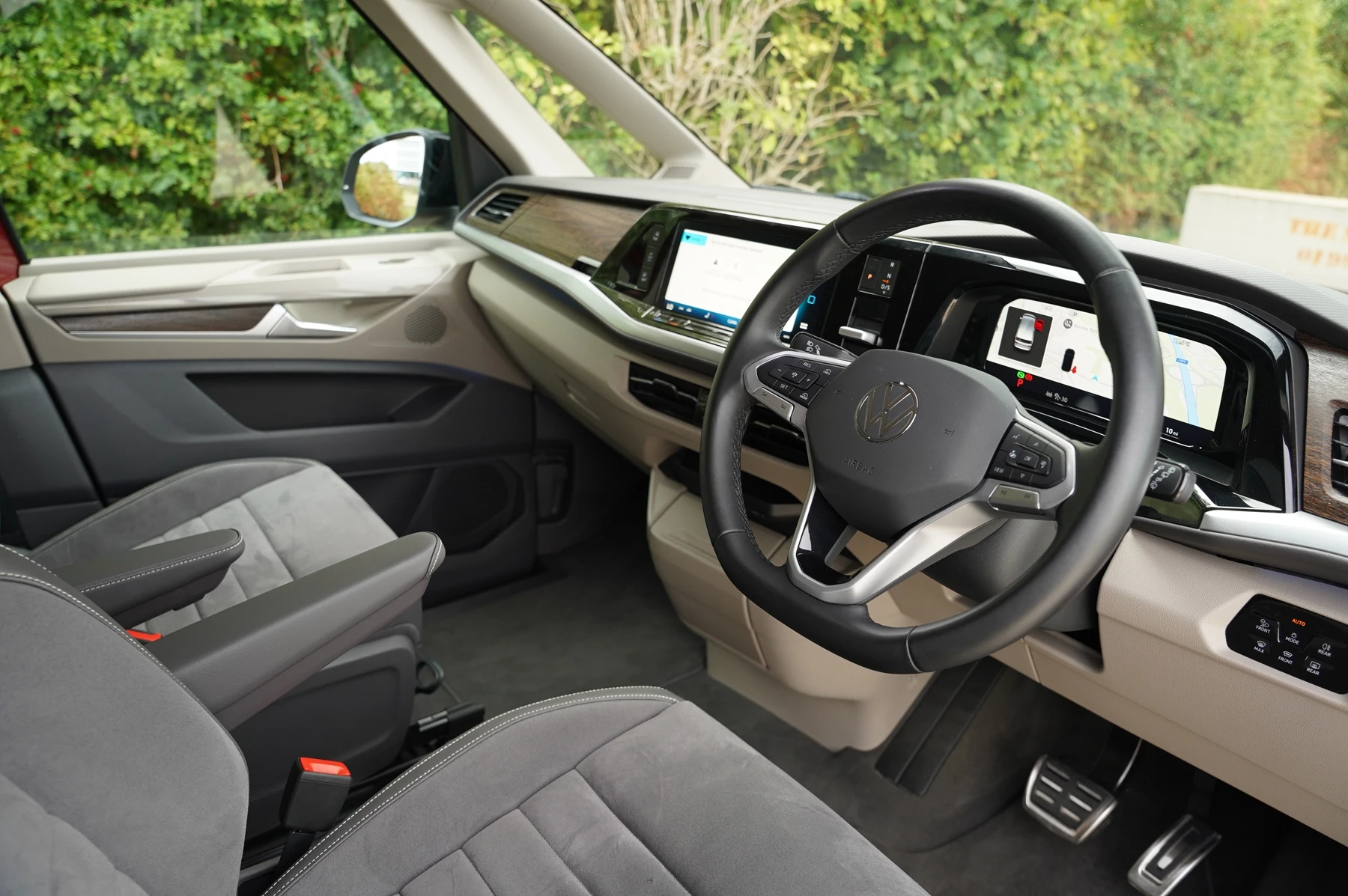 Volkswagen-Multivan-image-5