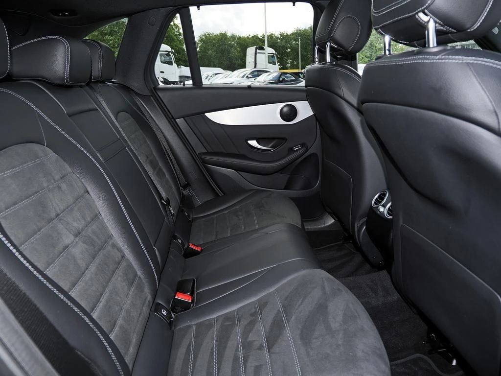 Mercedes-Benz-GLC 300 de-image-14