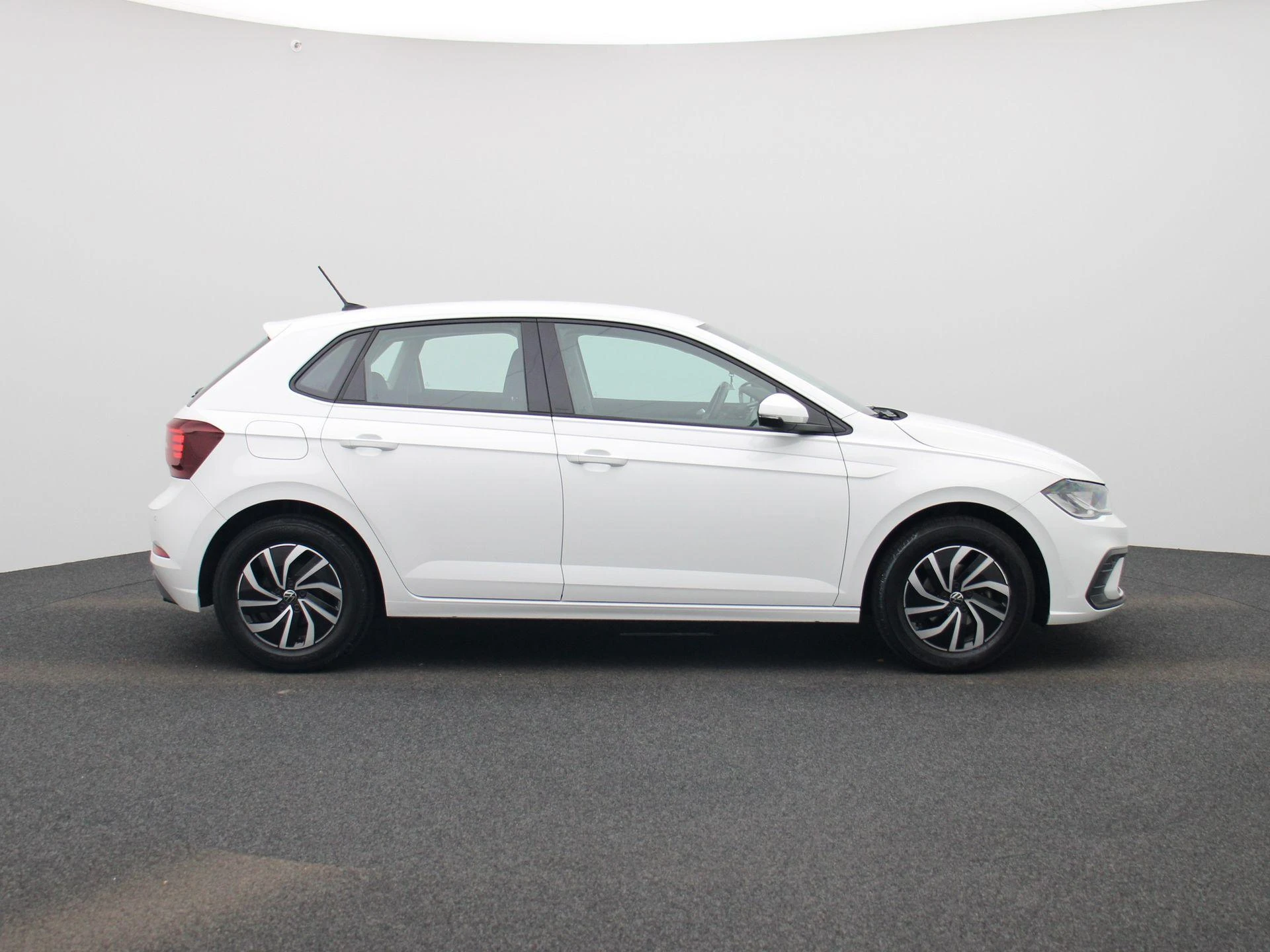 Volkswagen-Polo-image-7