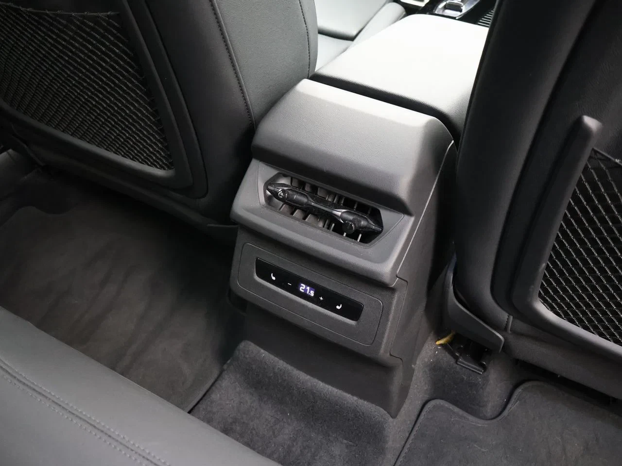 Audi-SQ6 e-tron-image-13