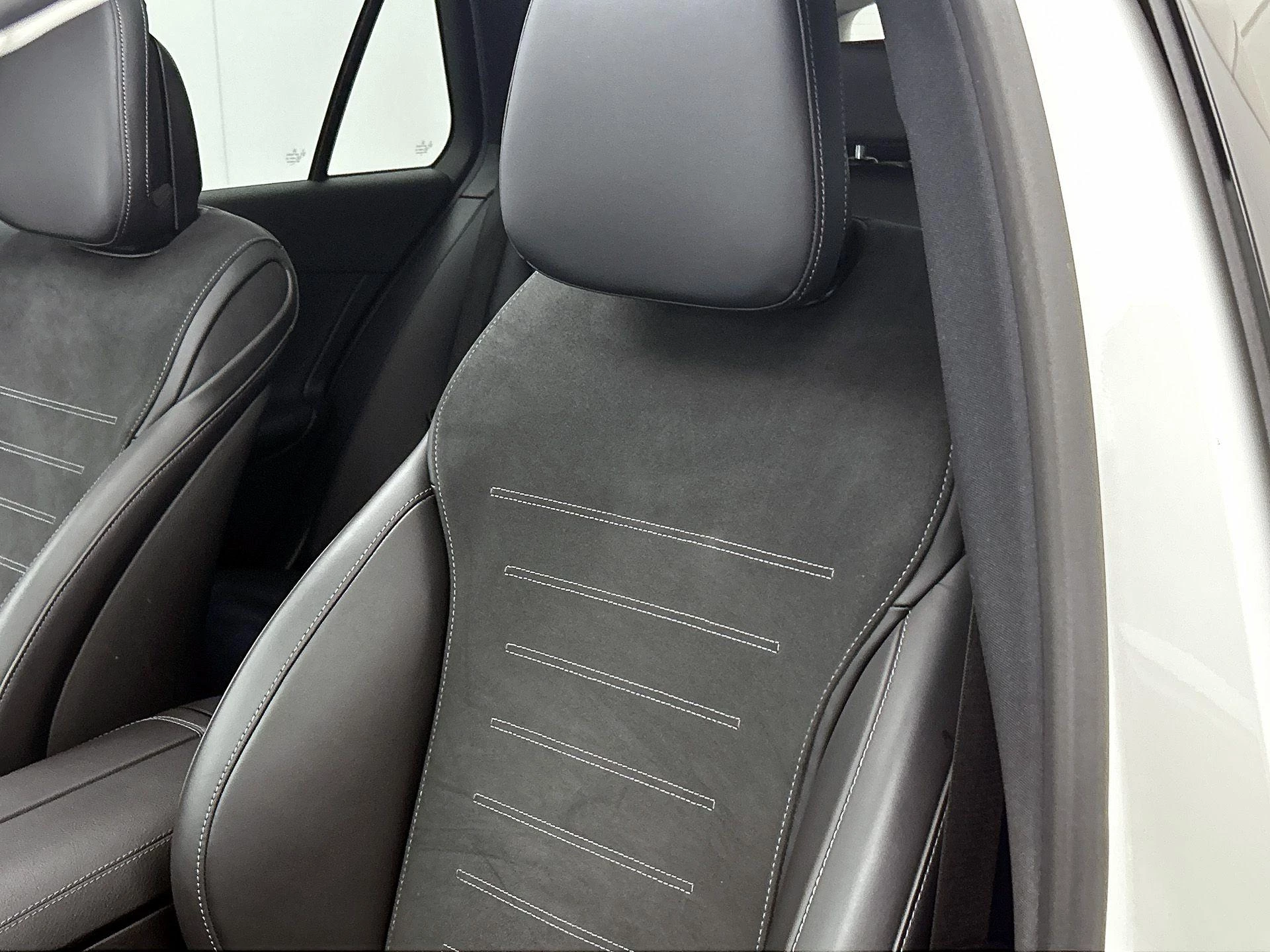 Mercedes-Benz-C-Klasse-image-10