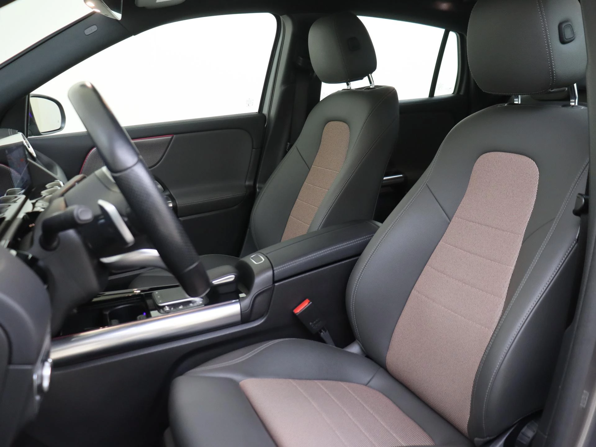 Mercedes-Benz-EQA-image-13