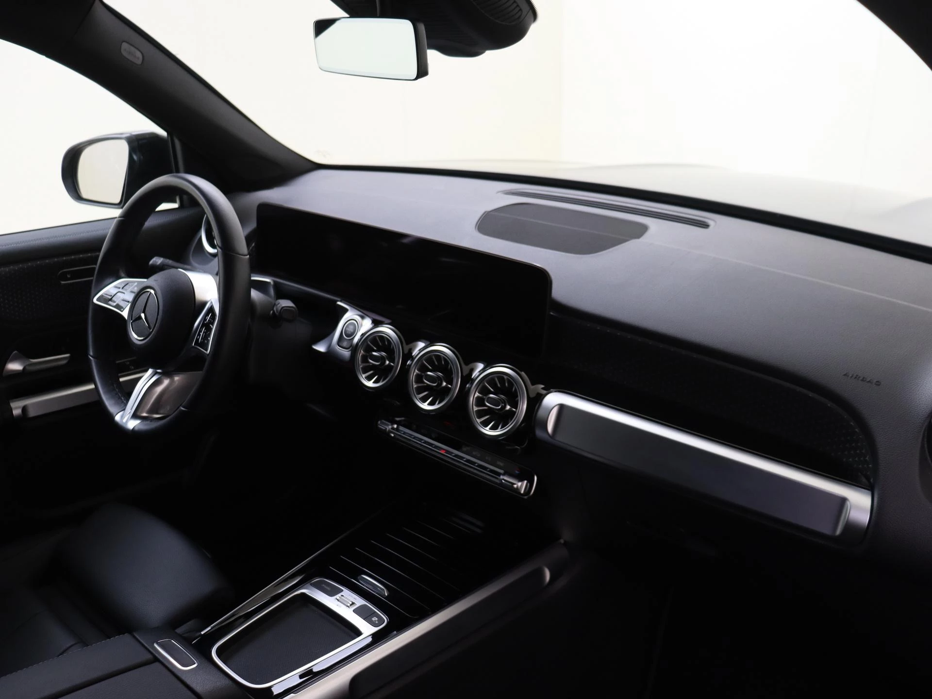 Mercedes-Benz-GLB-image-10