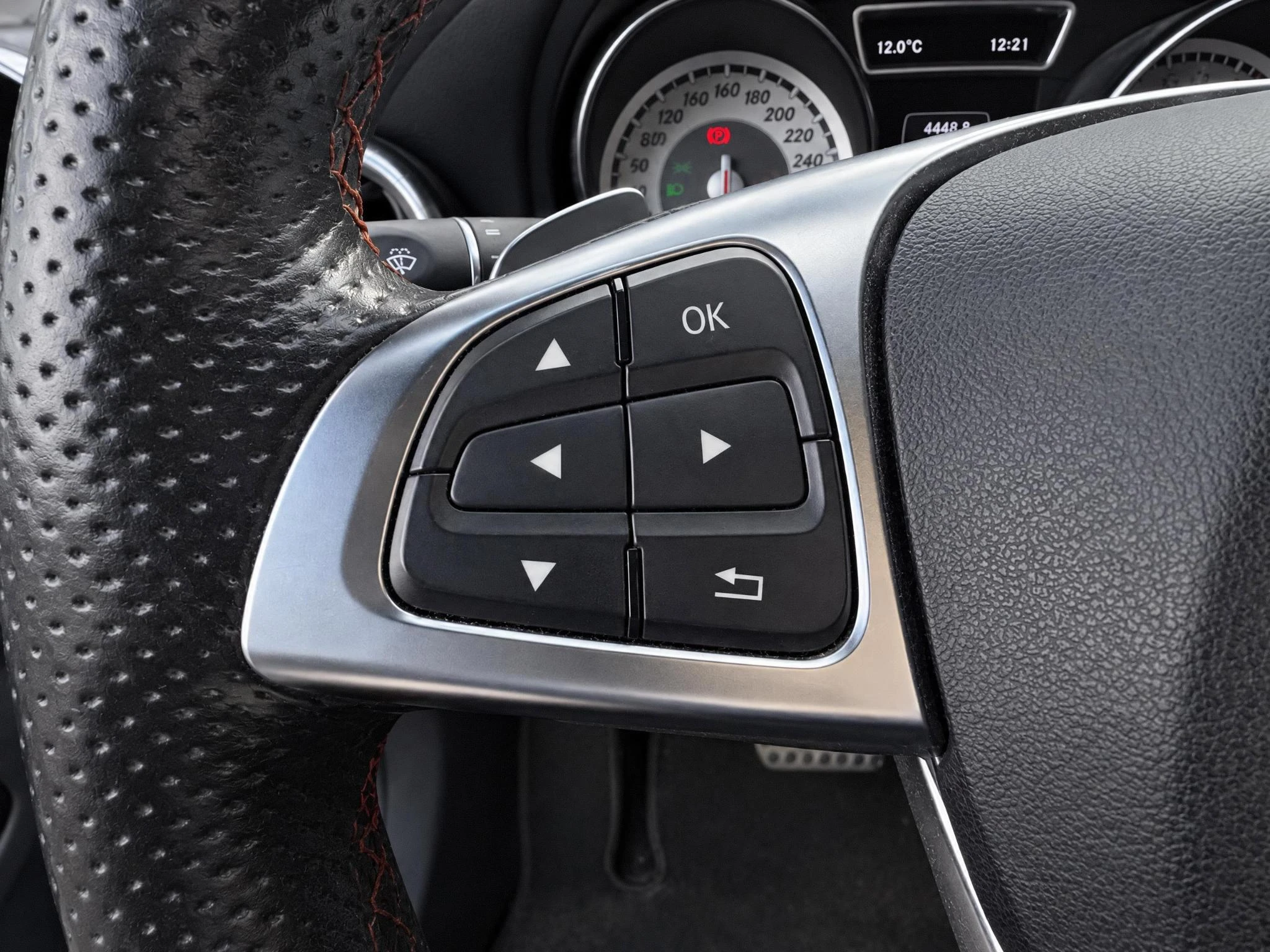 Mercedes-Benz-CLA-image-15