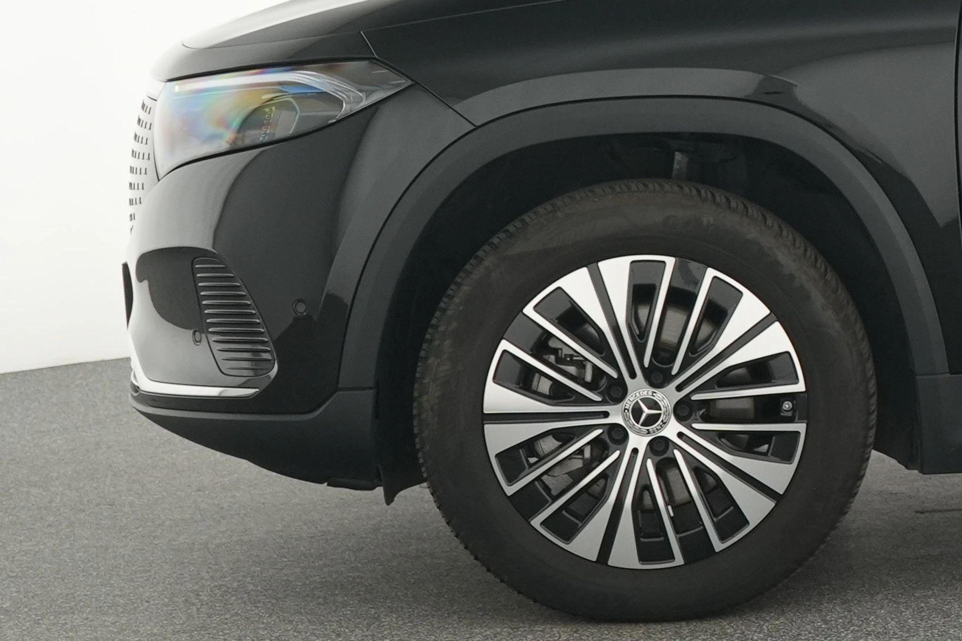 Mercedes-Benz-EQA-image-4