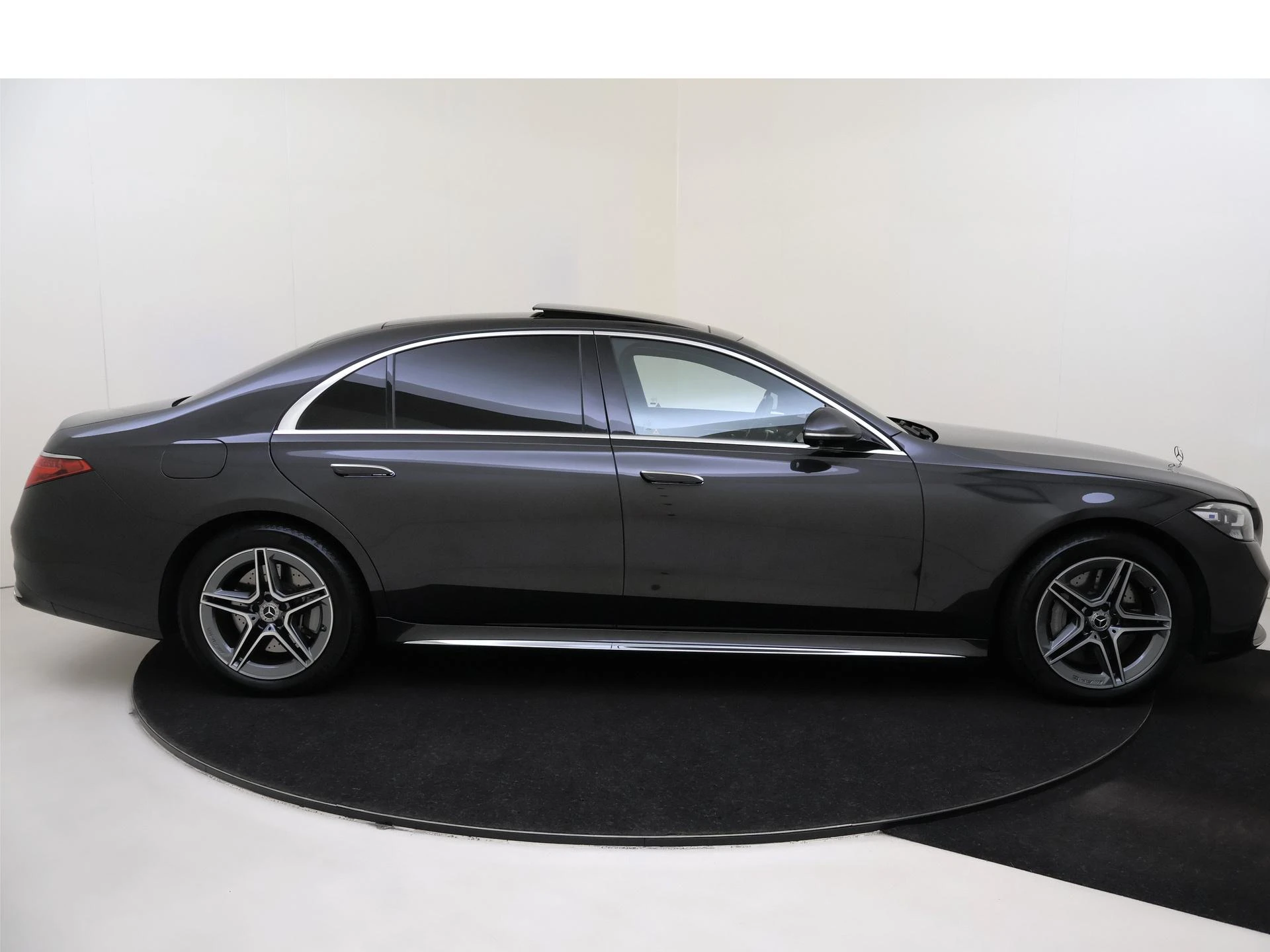 Mercedes-Benz-S-Klasse-image-8