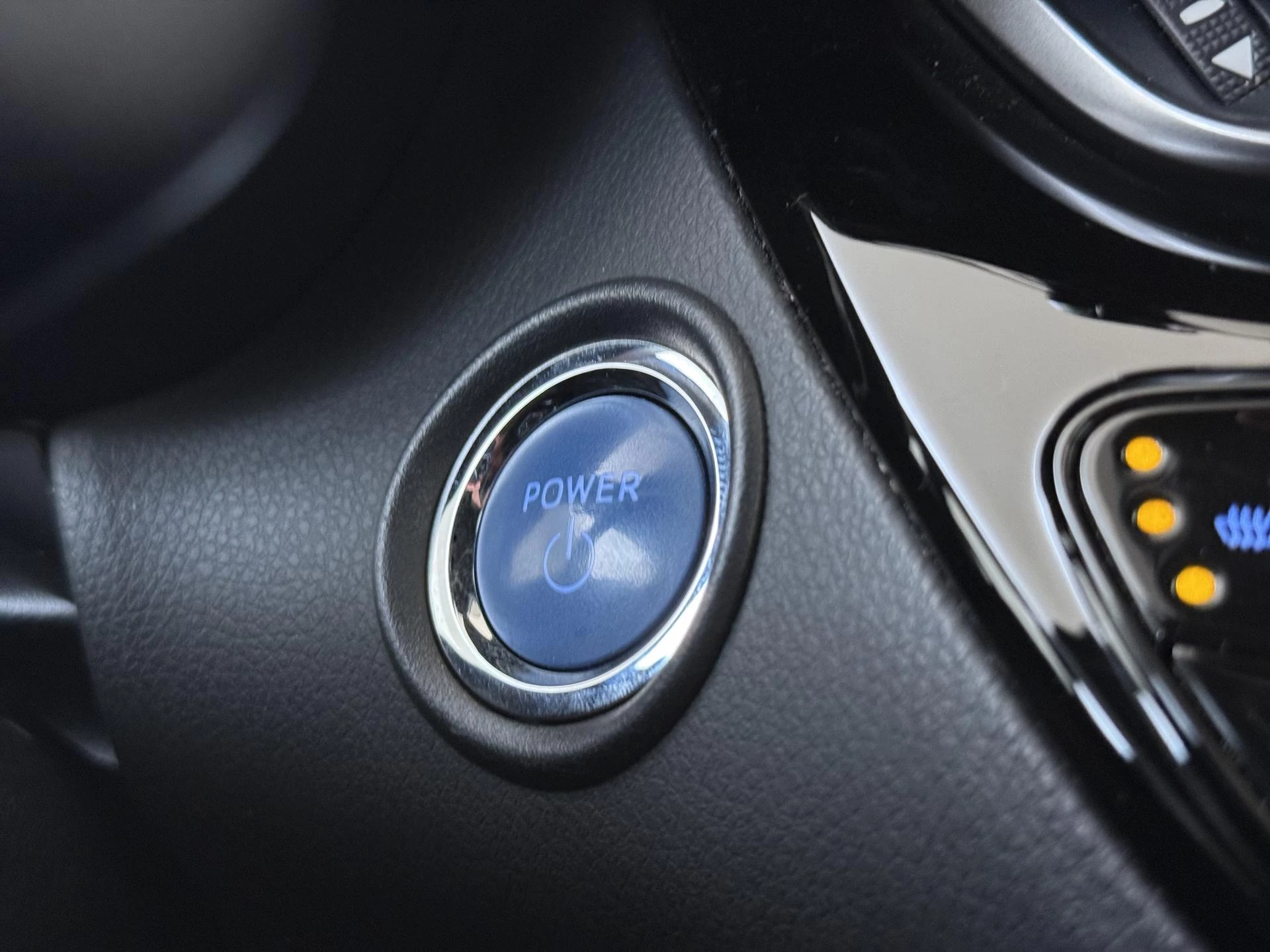 Toyota-C-HR-image-21