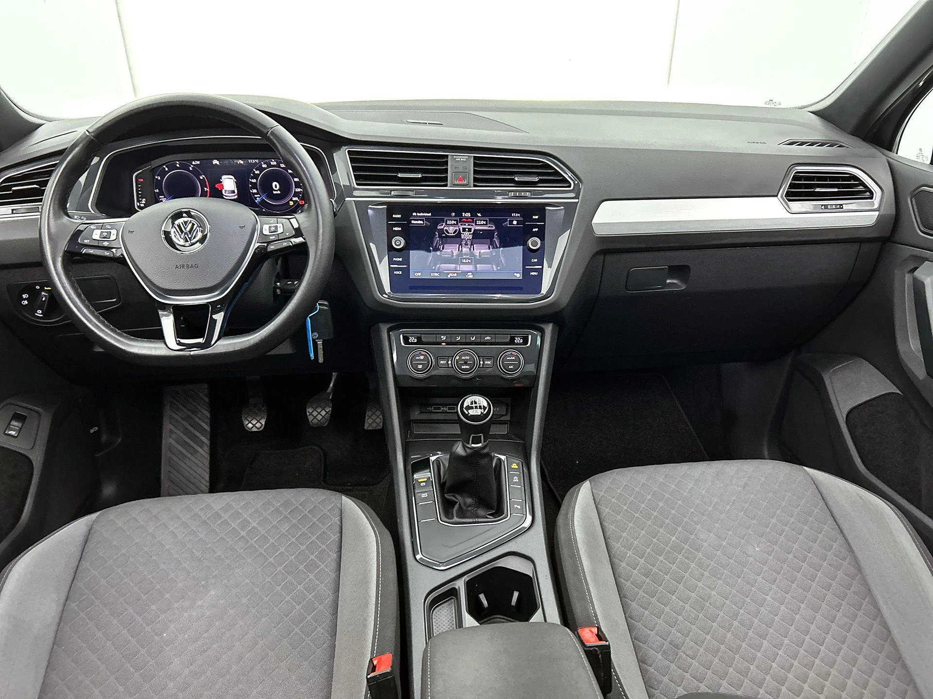 Volkswagen-Tiguan-image-20