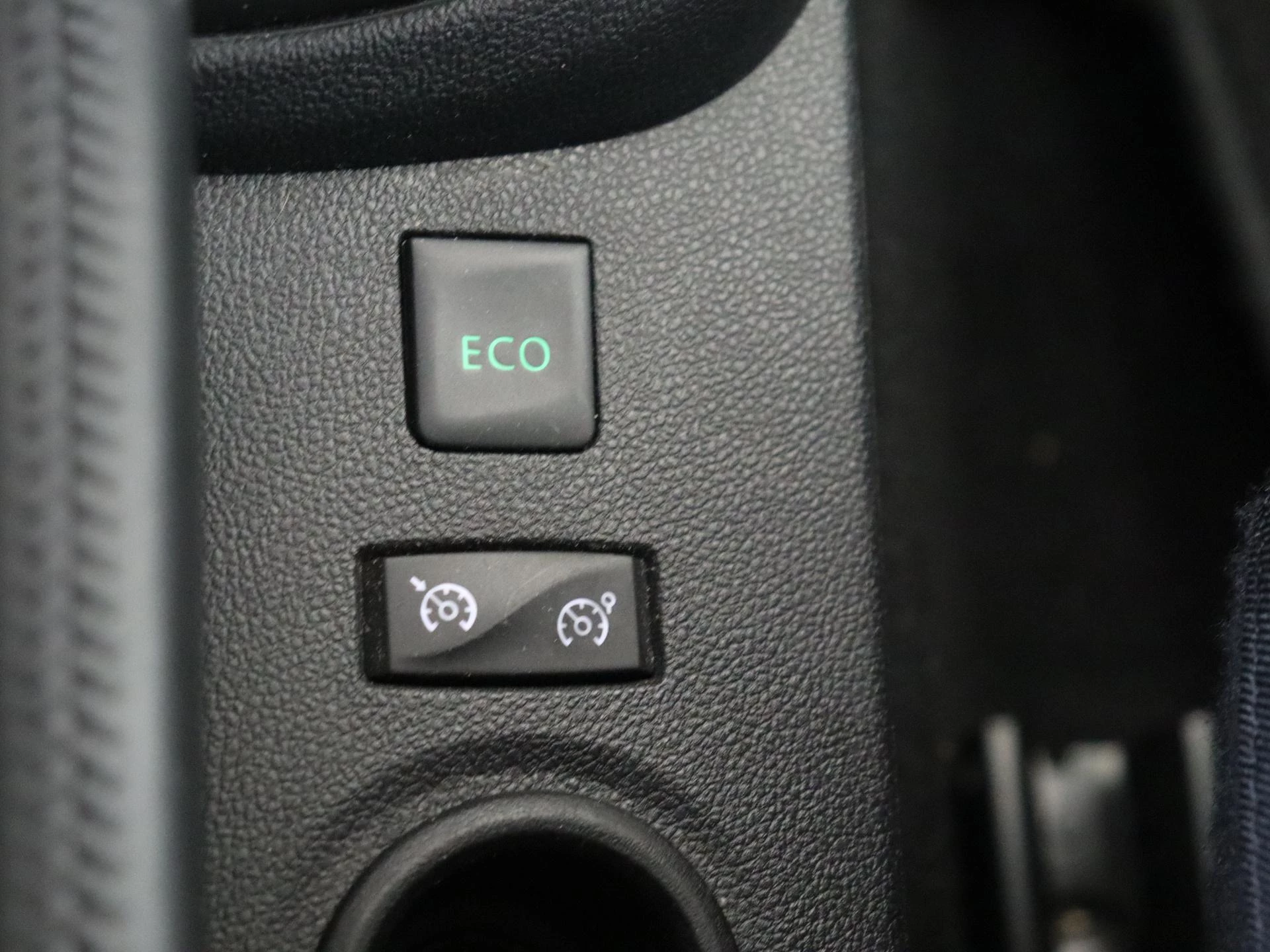 Renault-Captur-image-24