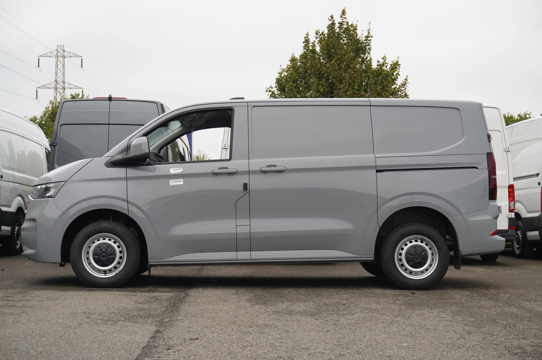 Volkswagen-Transporter-image-35