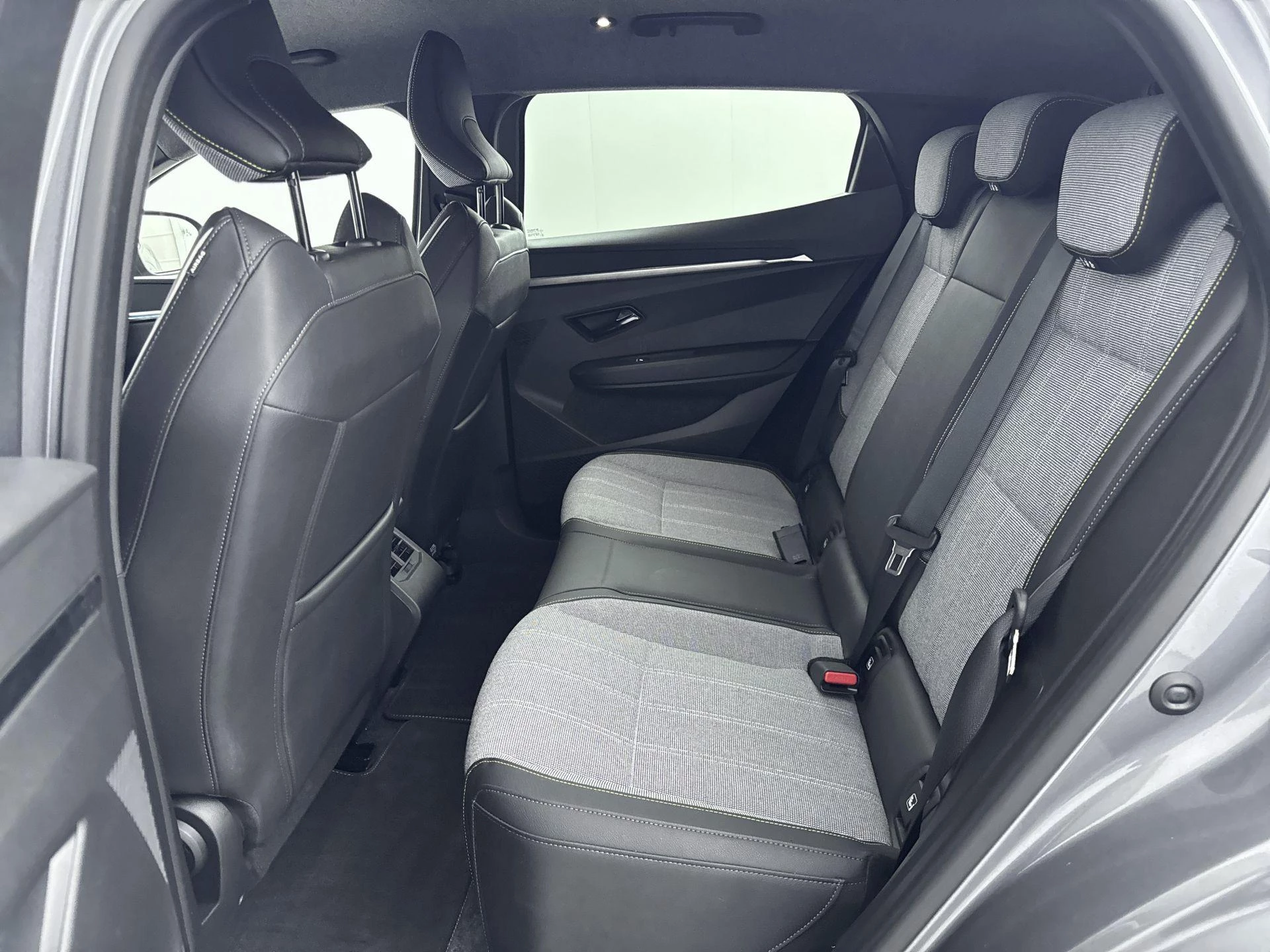 Renault-Megane E-Tech-image-25