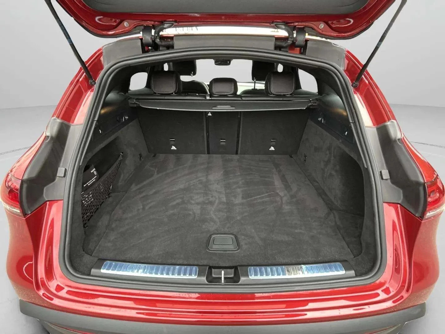 Mercedes-Benz-EQC-image-21