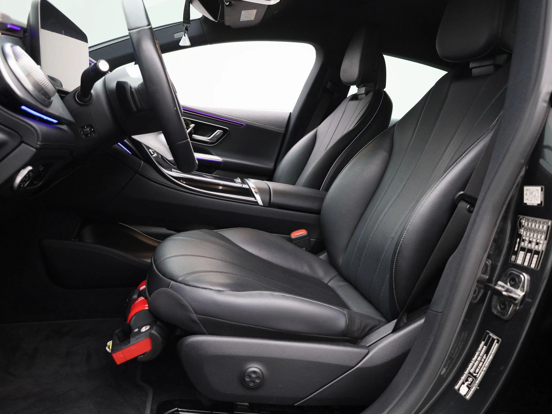 Mercedes-Benz-EQE-image-10