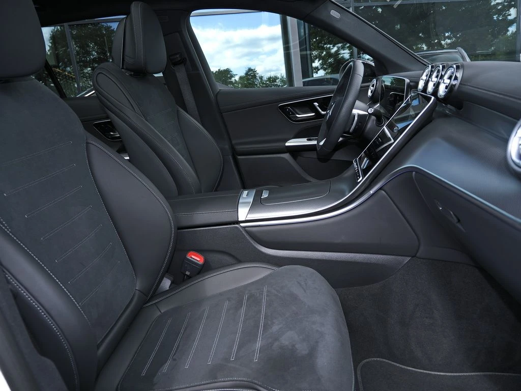 Mercedes-Benz-GLC 220 d-image-11
