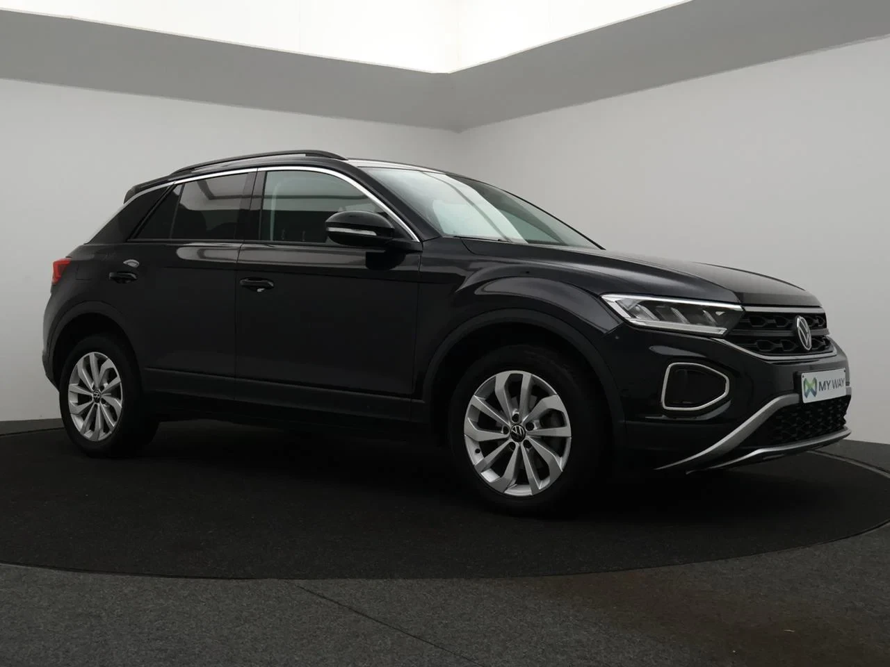 Volkswagen-T-Roc-image-2