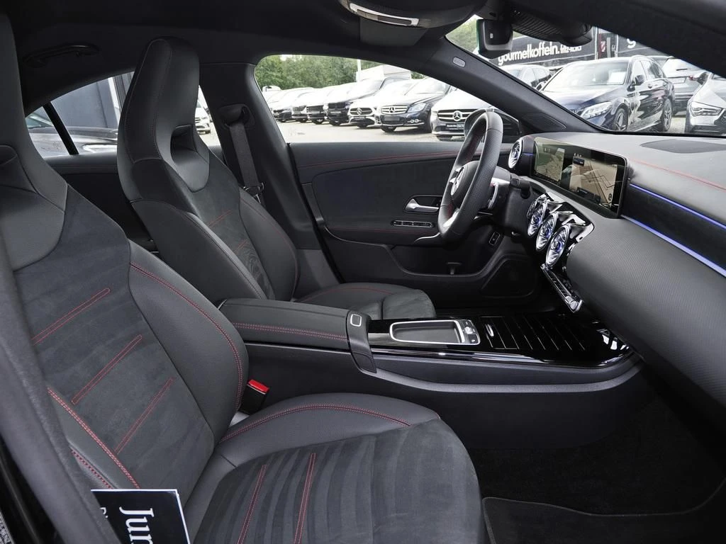 Mercedes-Benz-CLA 200-image-11