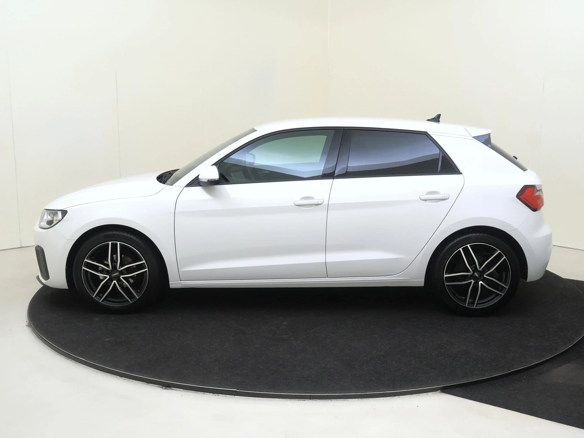 Audi-A1 Sportback-image-7