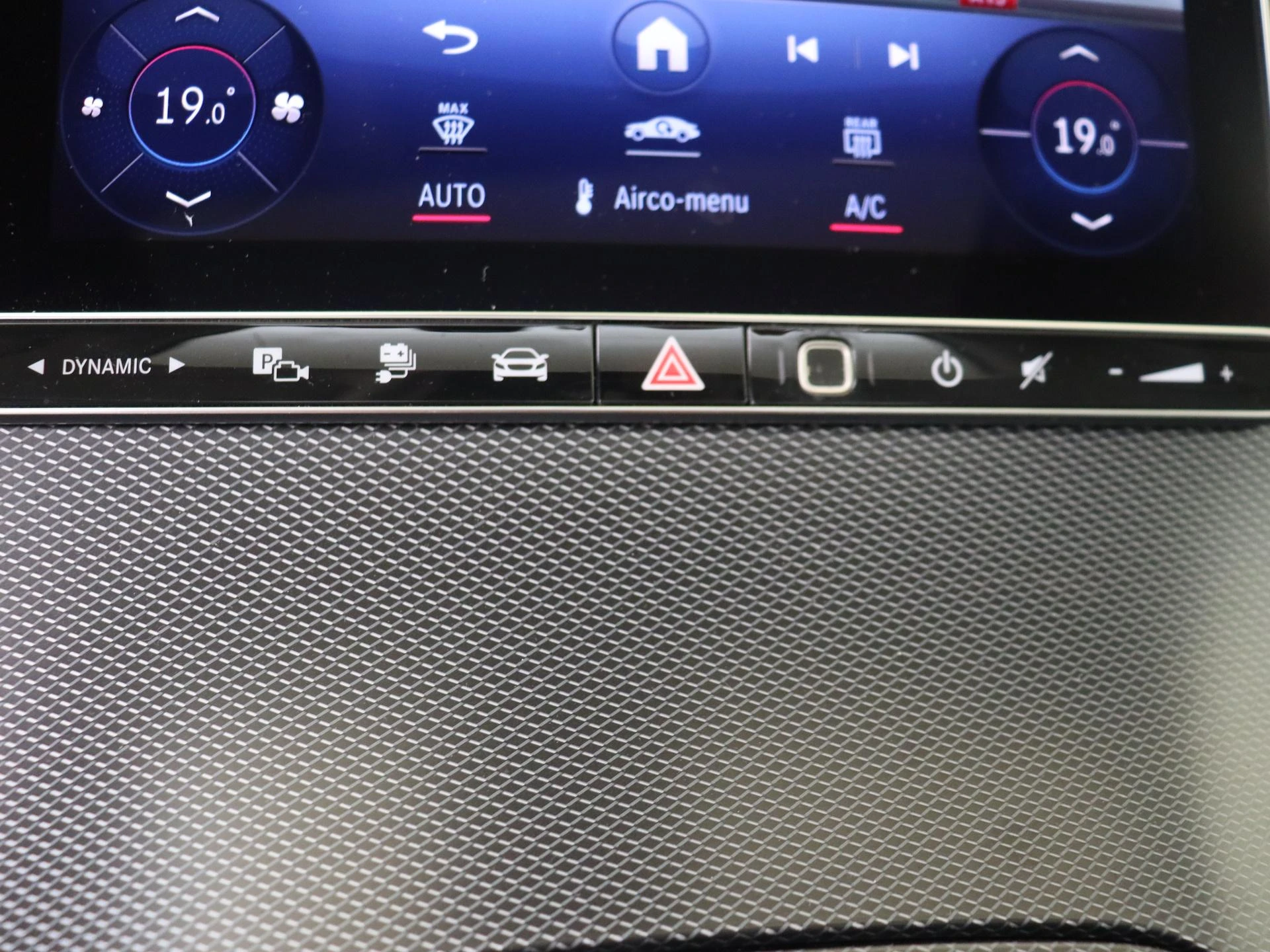 Mercedes-Benz-GLC-image-19