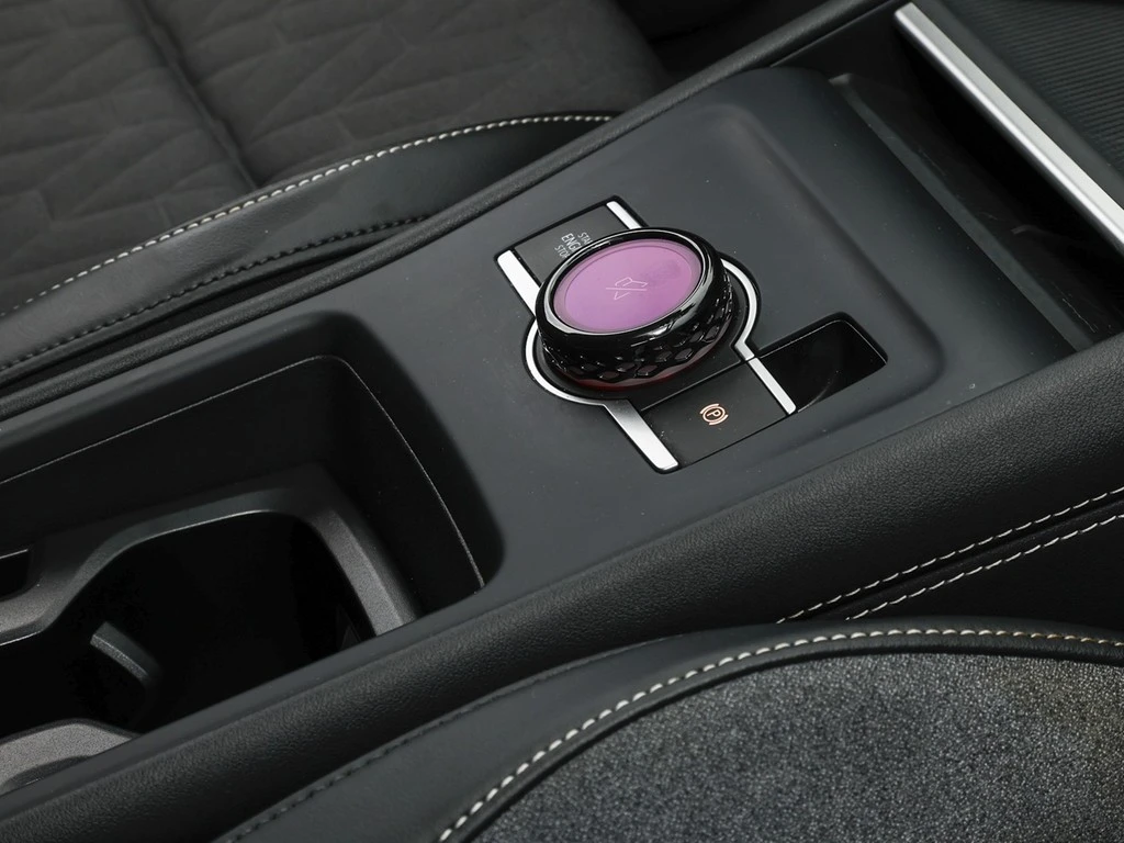 Volkswagen-Tiguan-image-8