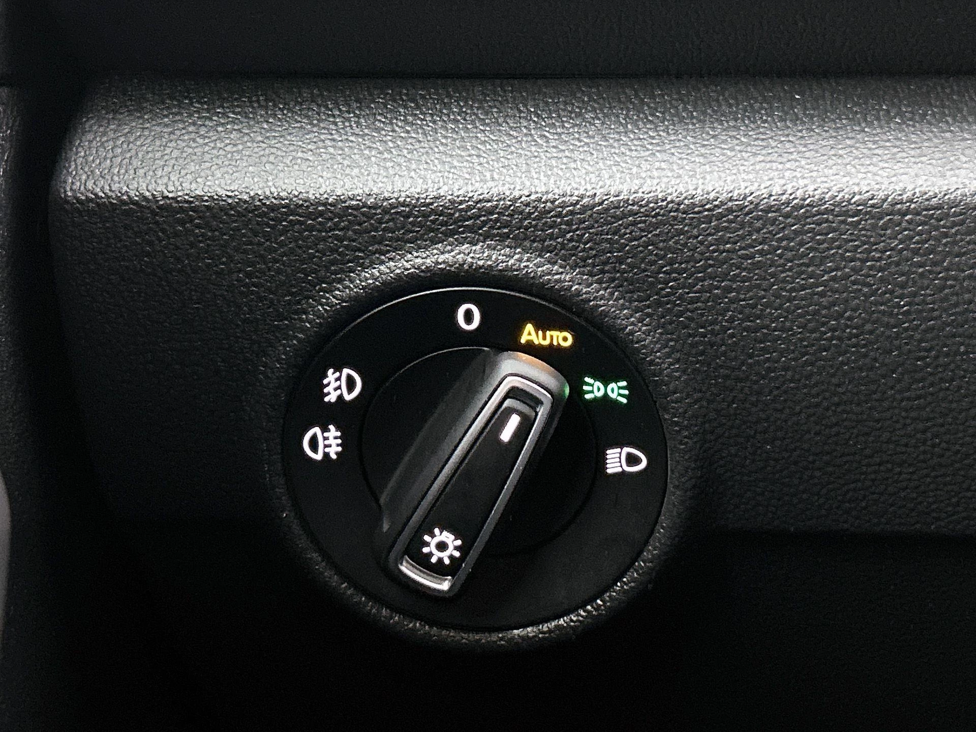 Volkswagen-T-Roc-image-26