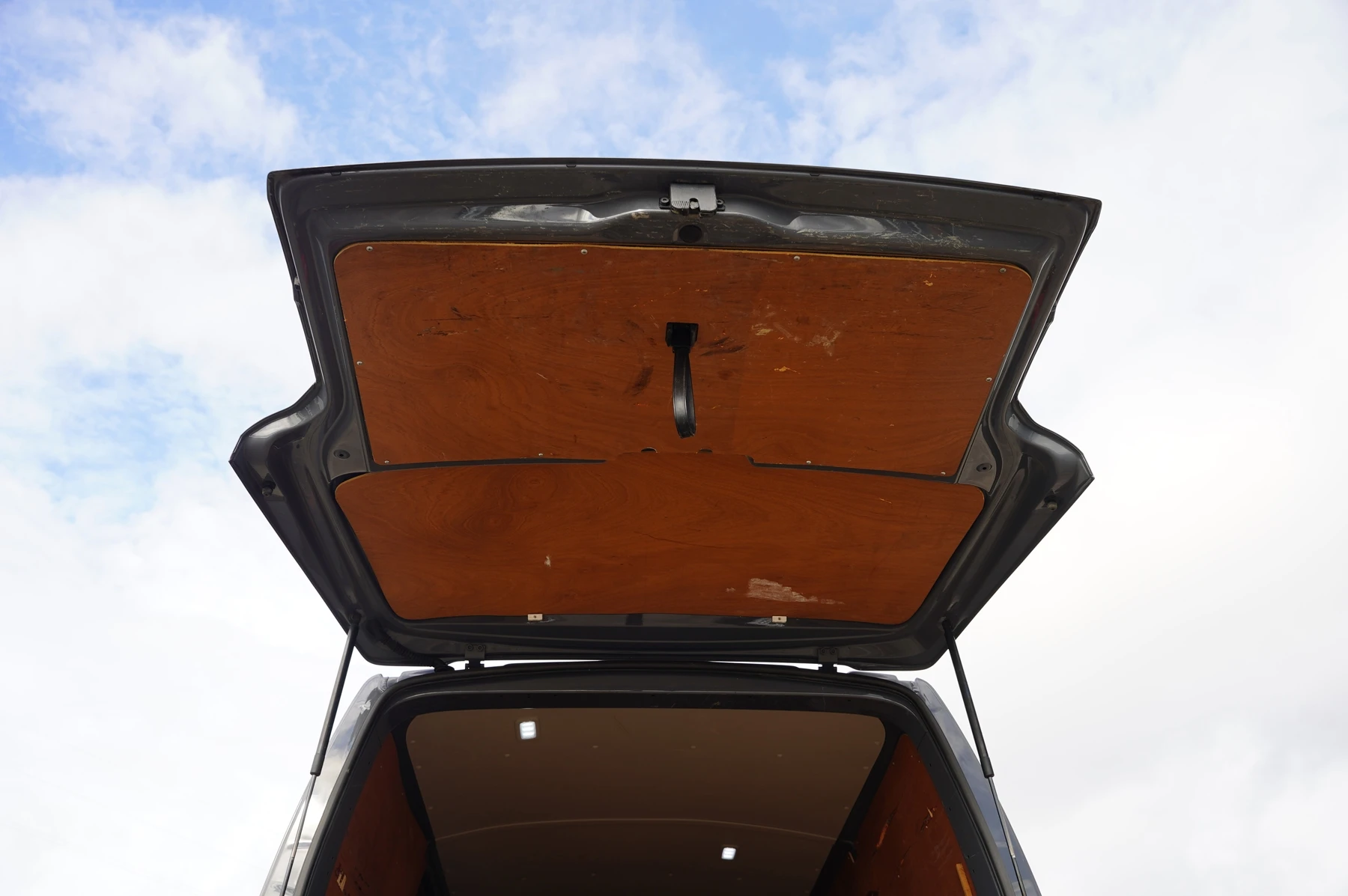Volkswagen-Transporter-image-27