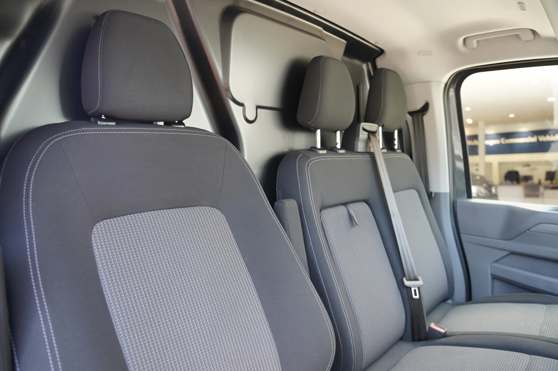Volkswagen-Transporter-image-26