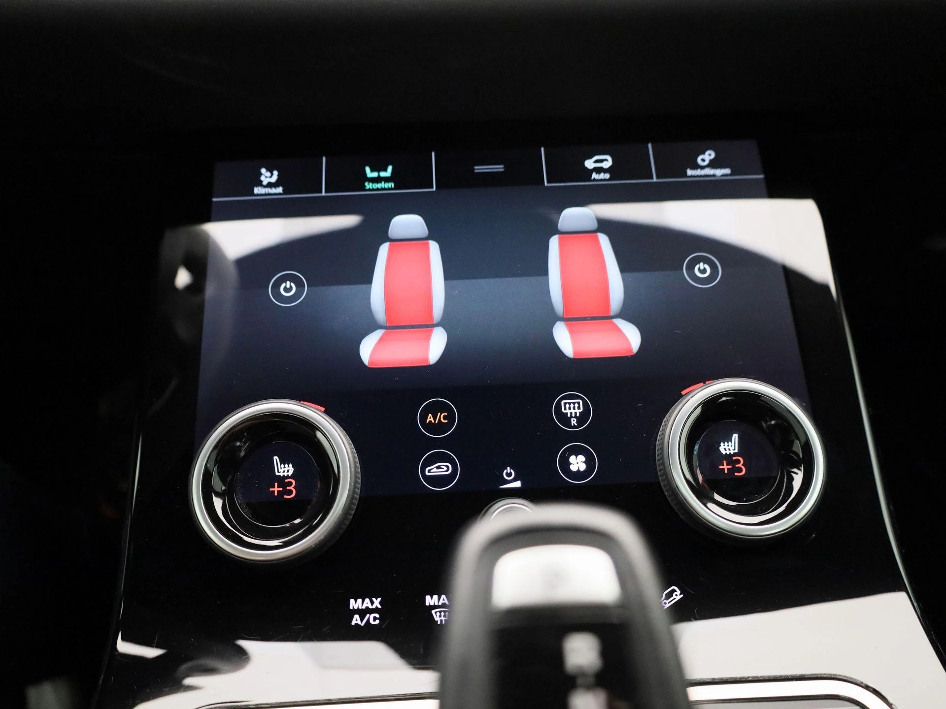 Land Rover-Range Rover Evoque-image-21