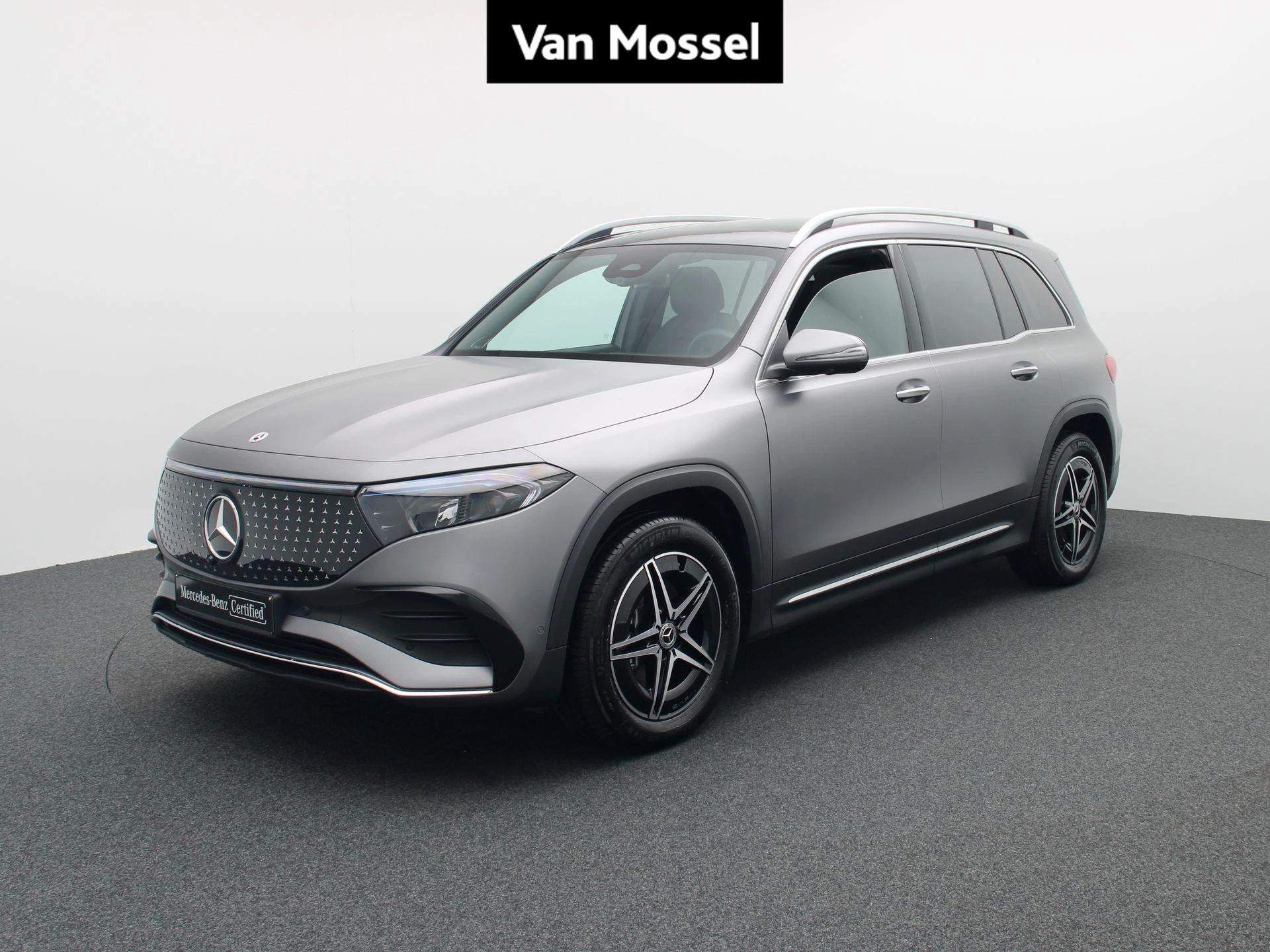 Mercedes-Benz-EQB-image-0