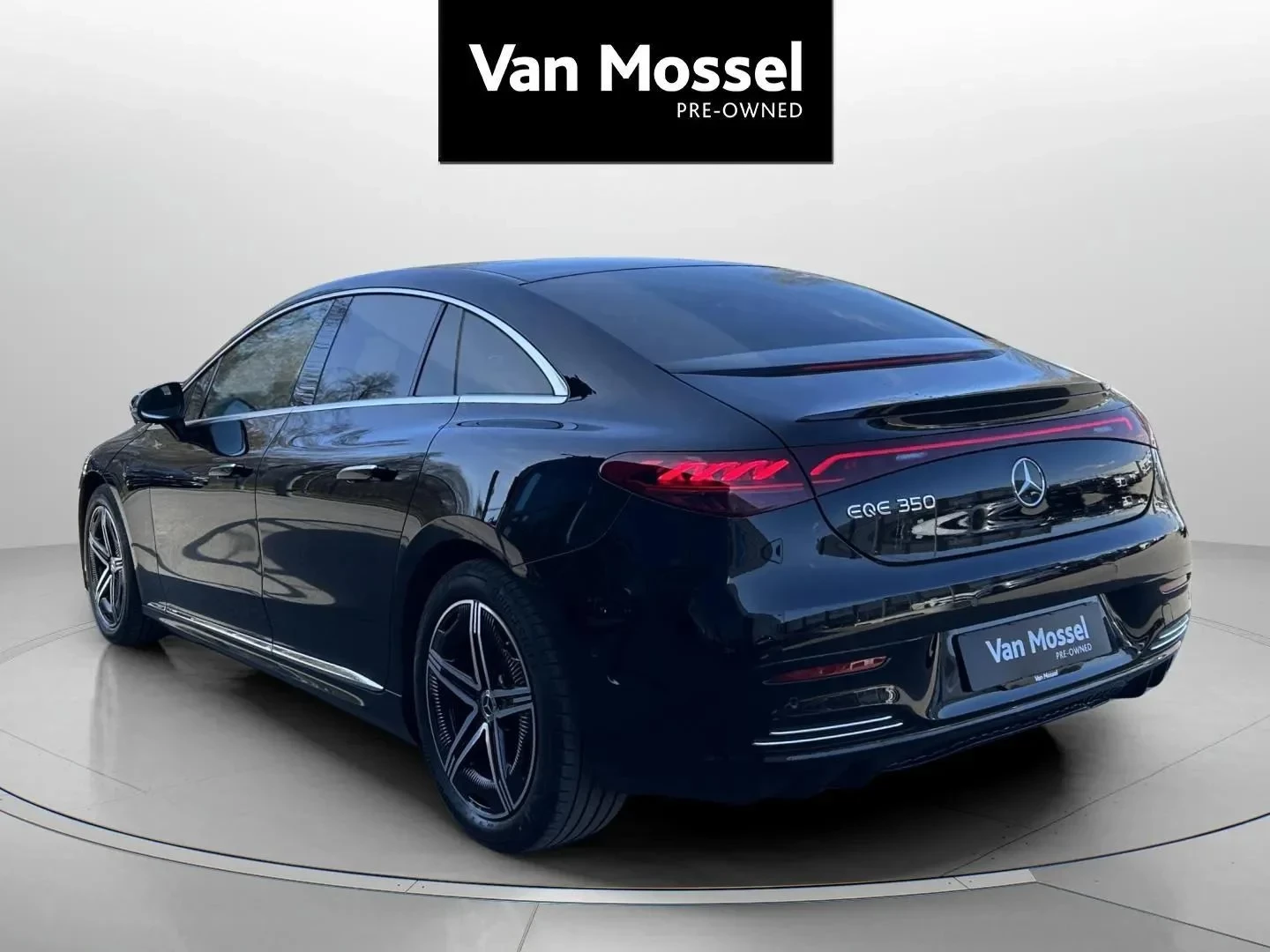 Mercedes-Benz-EQE-image-6