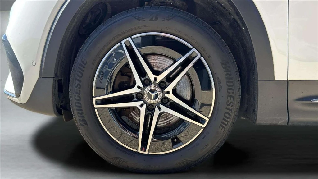 Mercedes-Benz-EQB-image-13