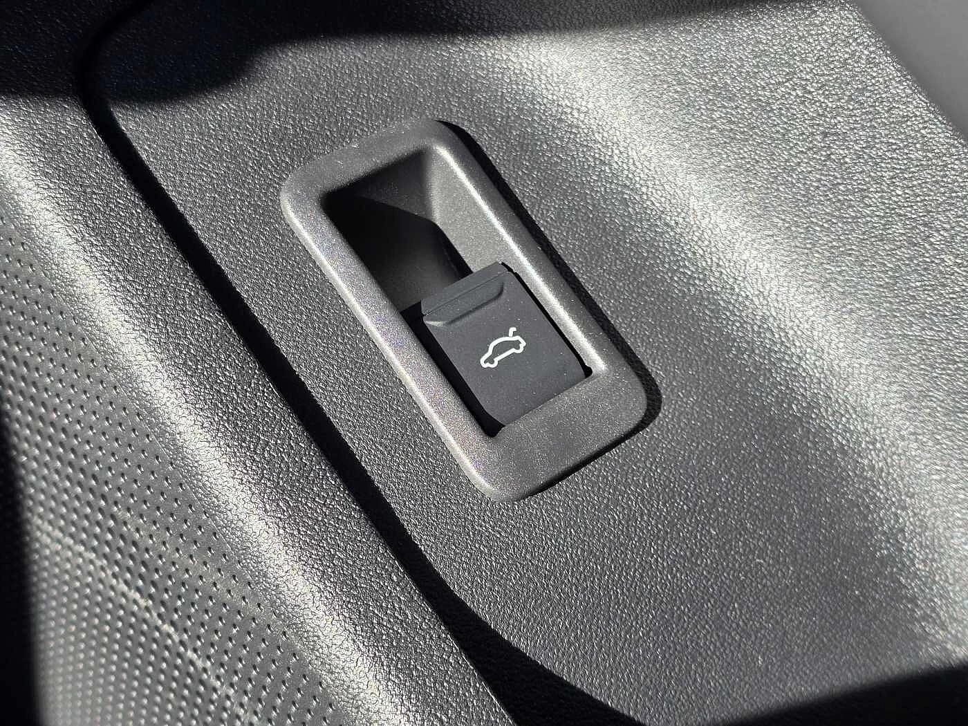 Audi-A6 Sportback e-tron-image-17
