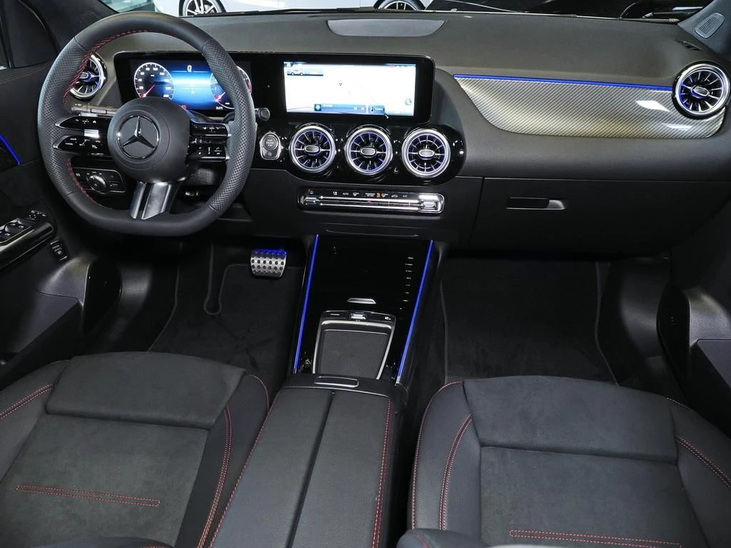 Mercedes-Benz-GLA 200-image-13