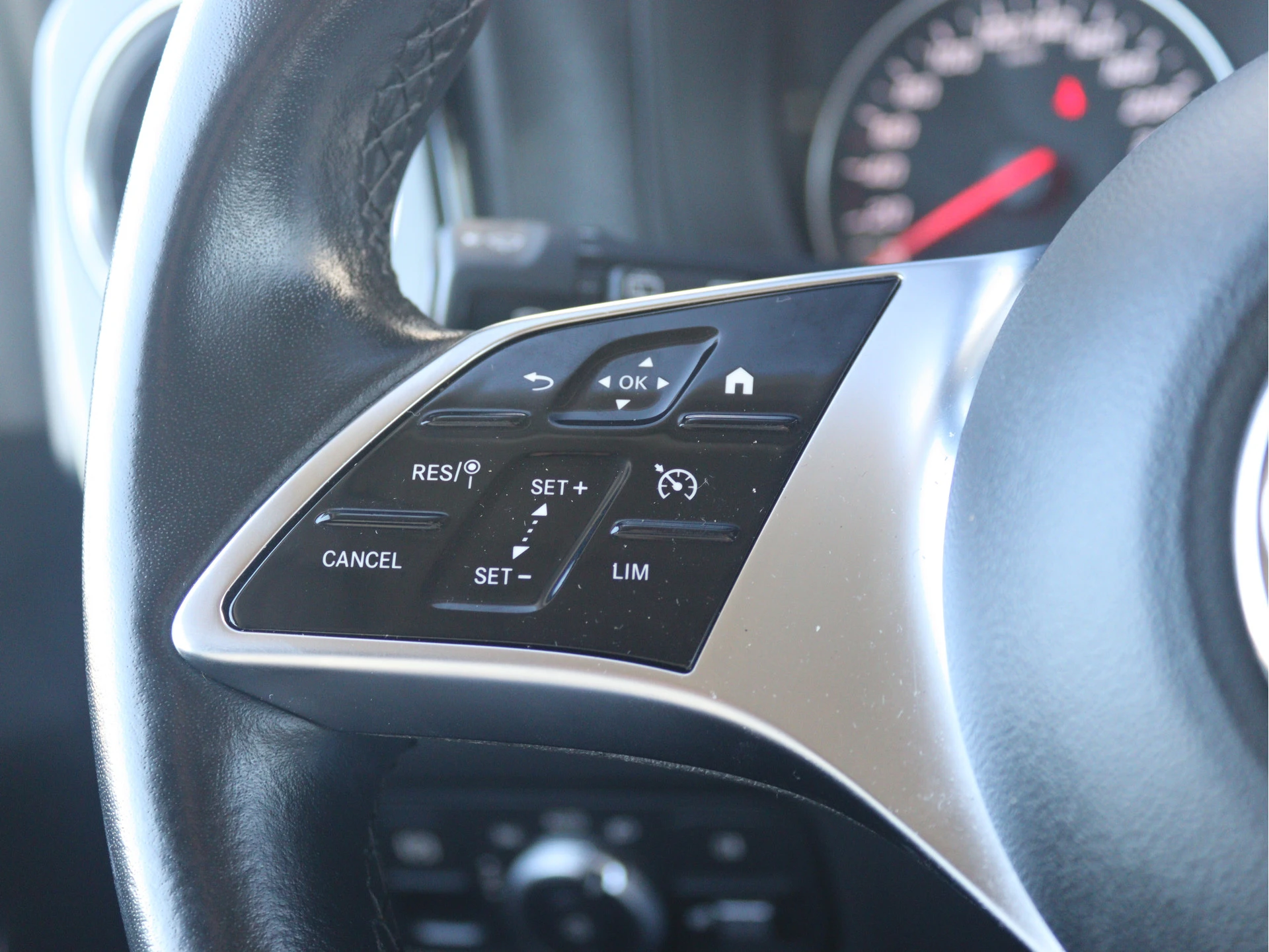 Mercedes-Benz-Vito-image-6