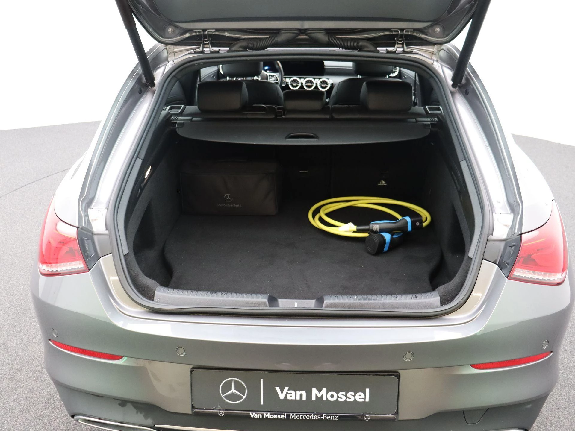 Mercedes-Benz CLA 250 e Shooting Brake + LEDER + LED + CAMERA +