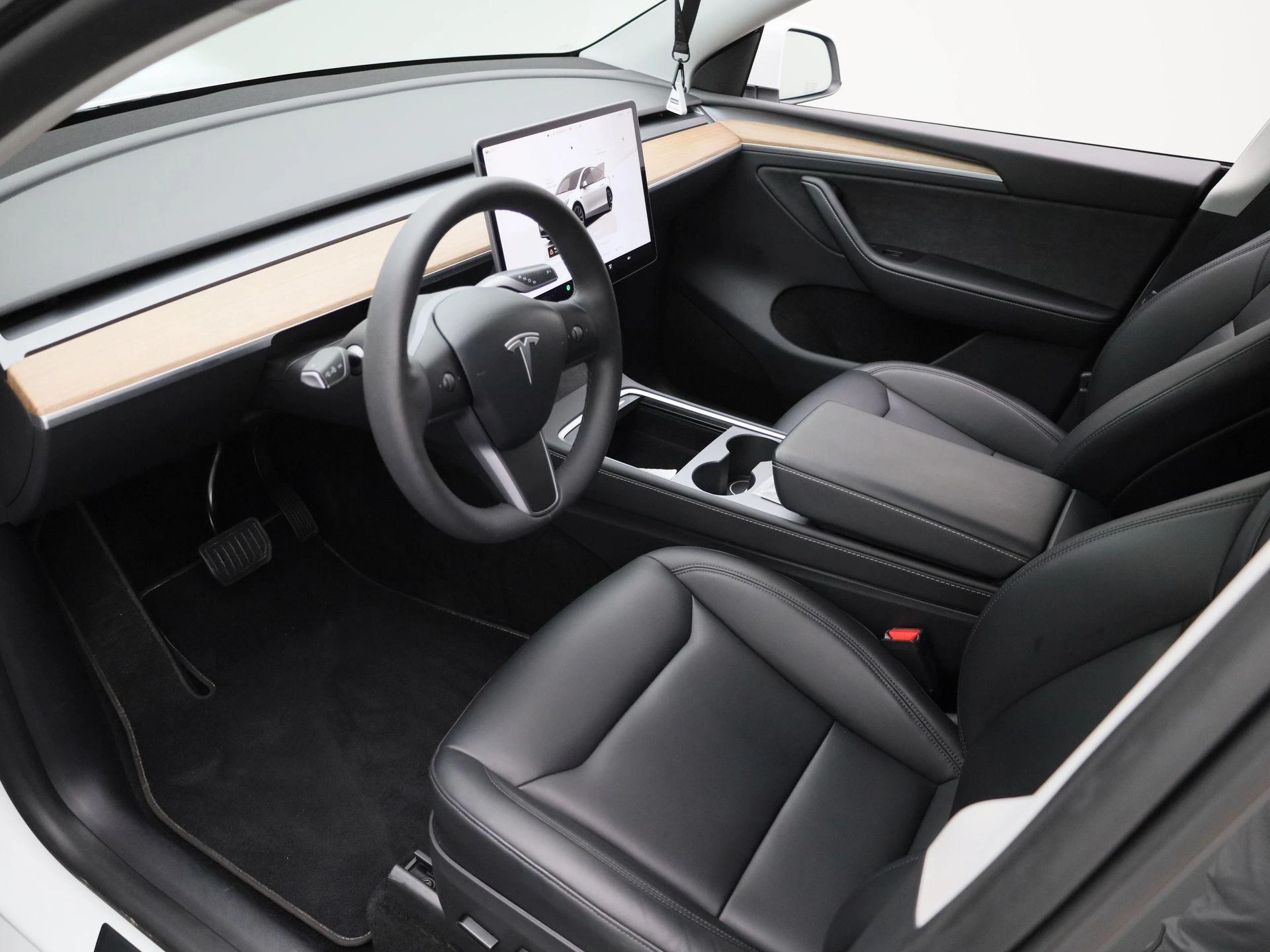 Tesla-Model Y-image-17