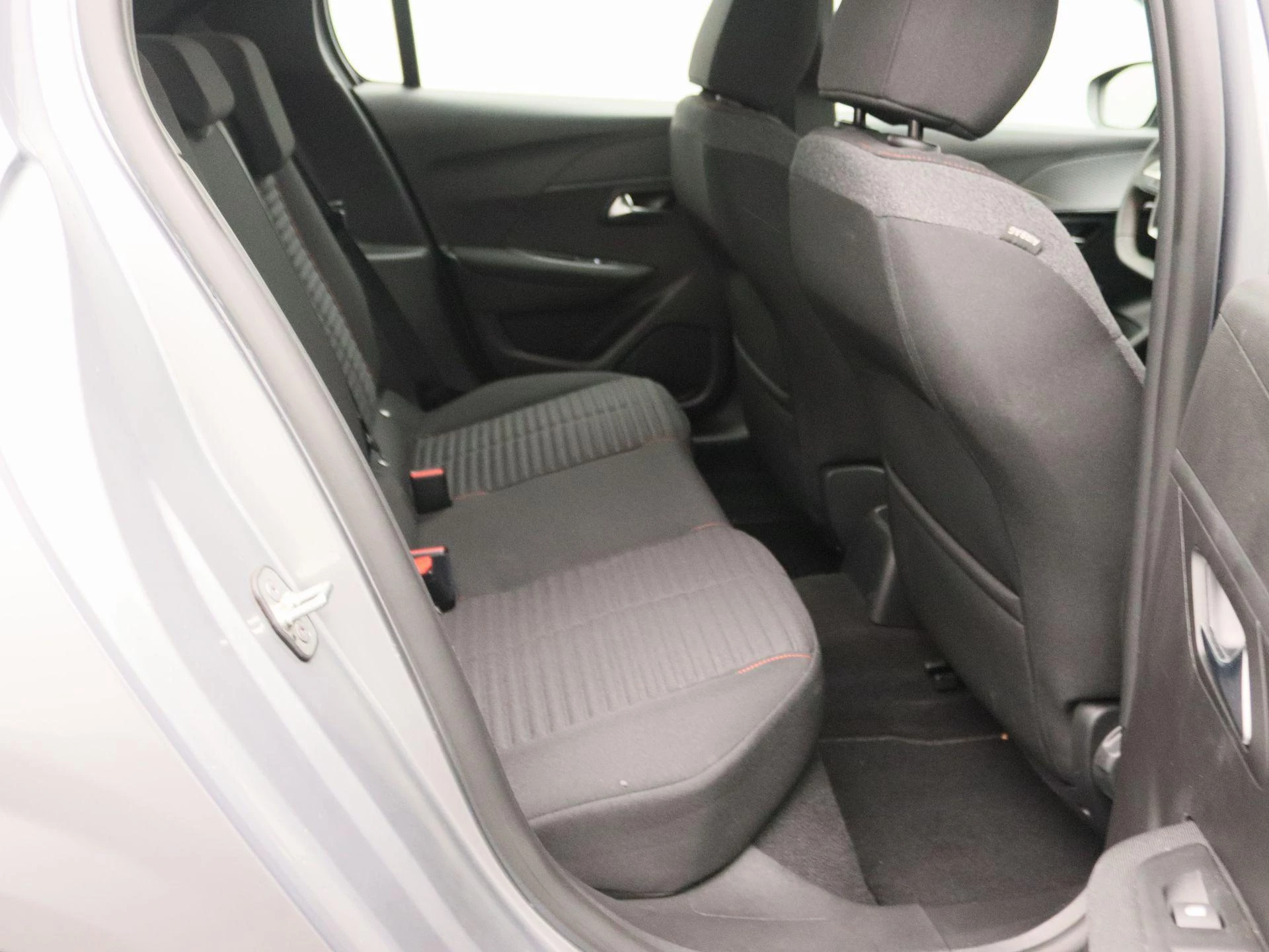 Peugeot-208-image-27