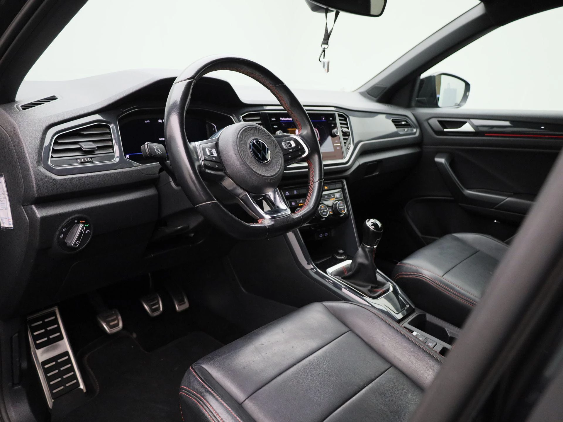 Volkswagen-T-Roc-image-31