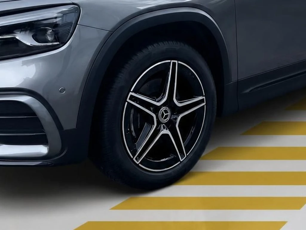 Mercedes-Benz-GLB 200-image-5
