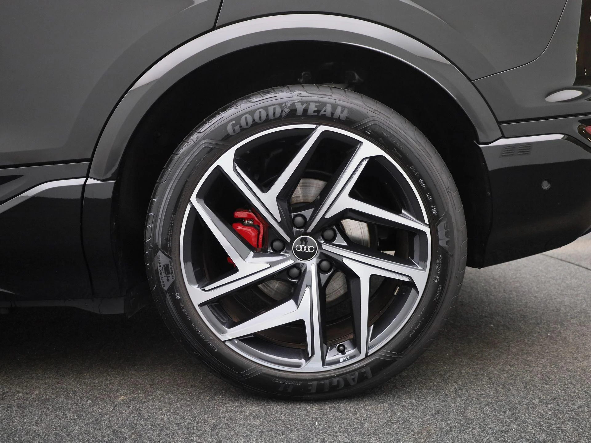 Audi-Q6 e-tron-image-12