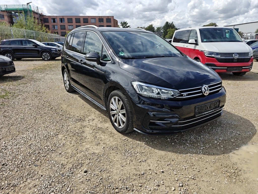 Volkswagen-Touran-image-1