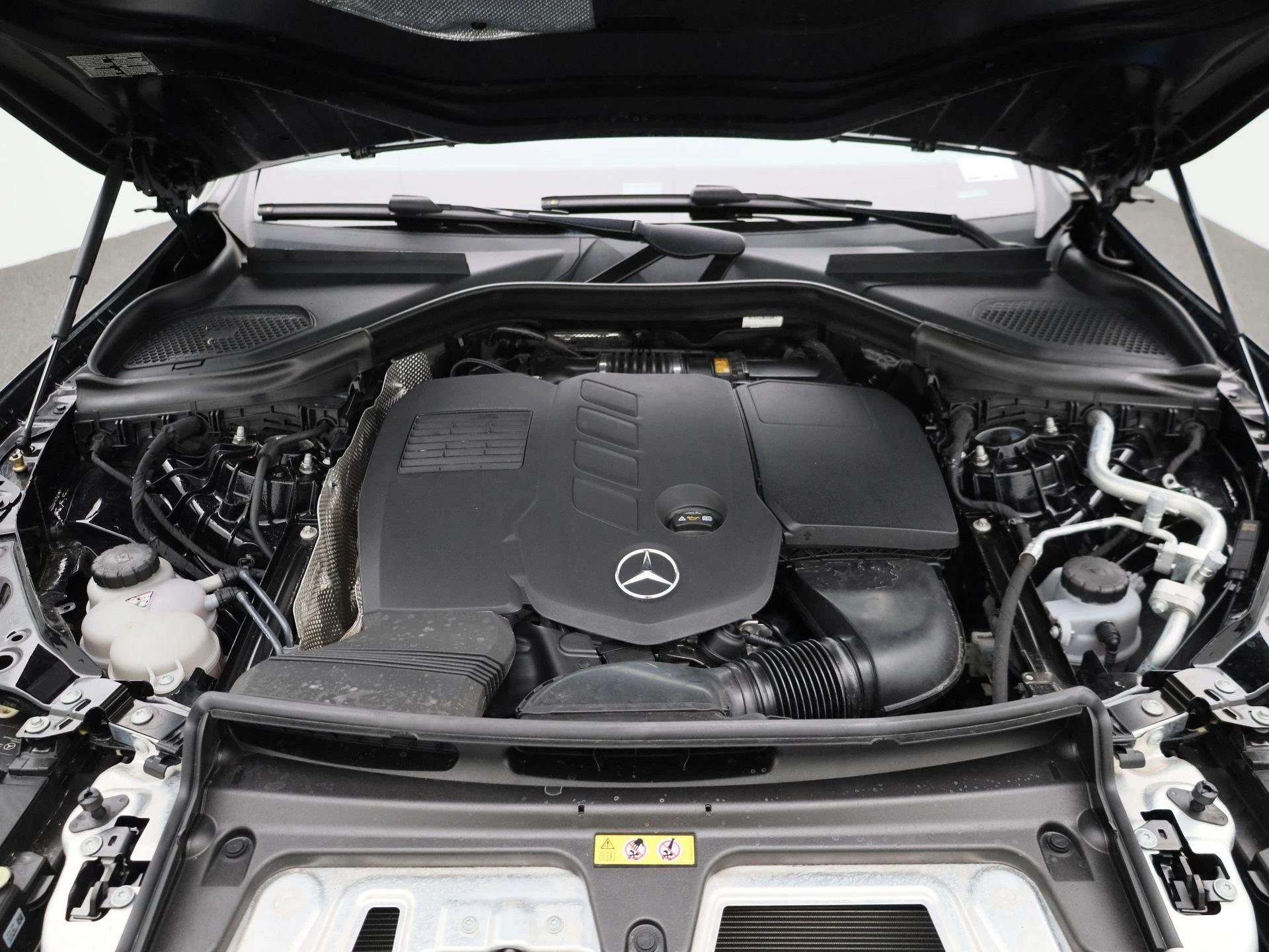 Mercedes-Benz-GLC-image-38
