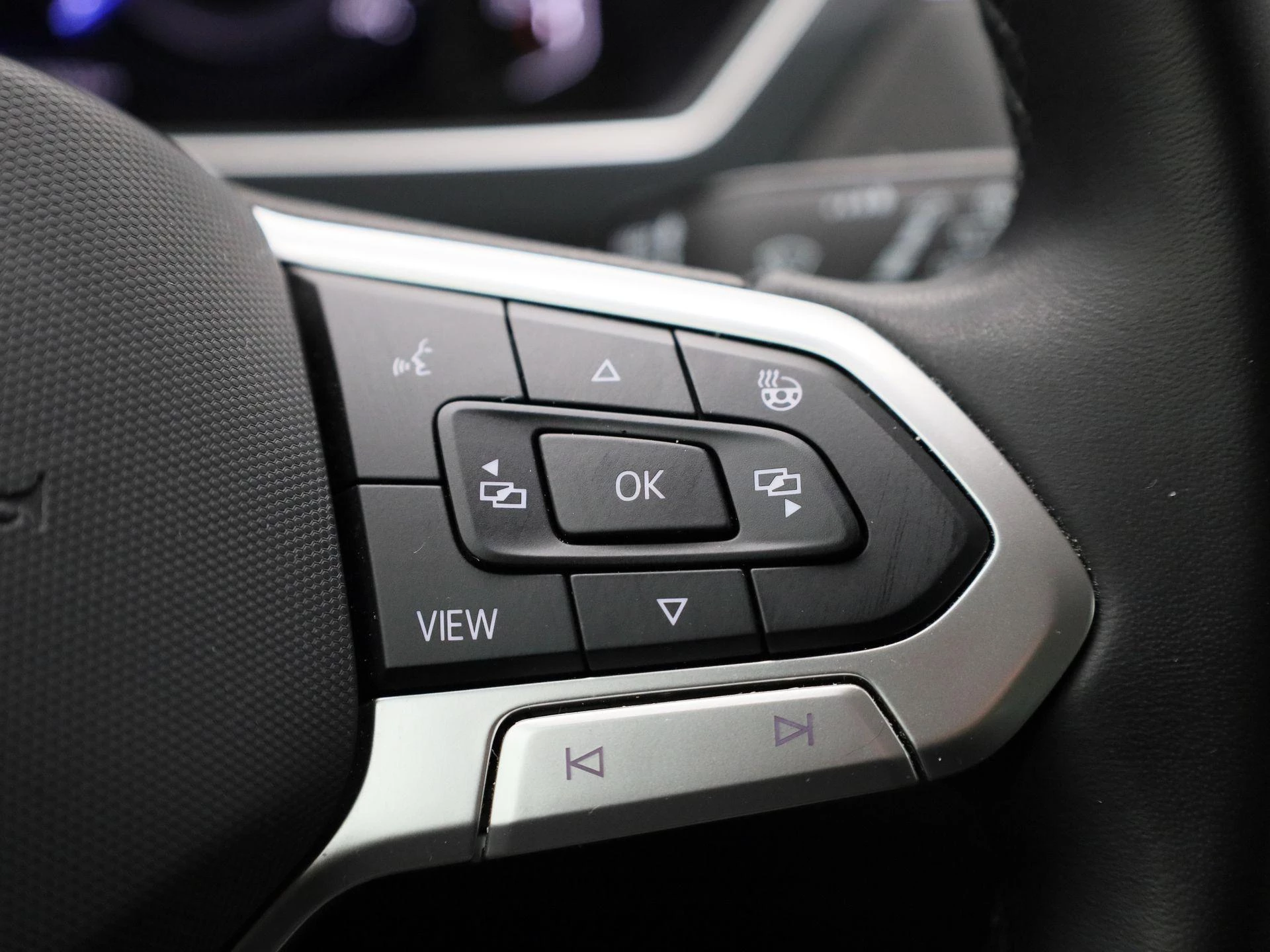 Volkswagen-Tiguan-image-24