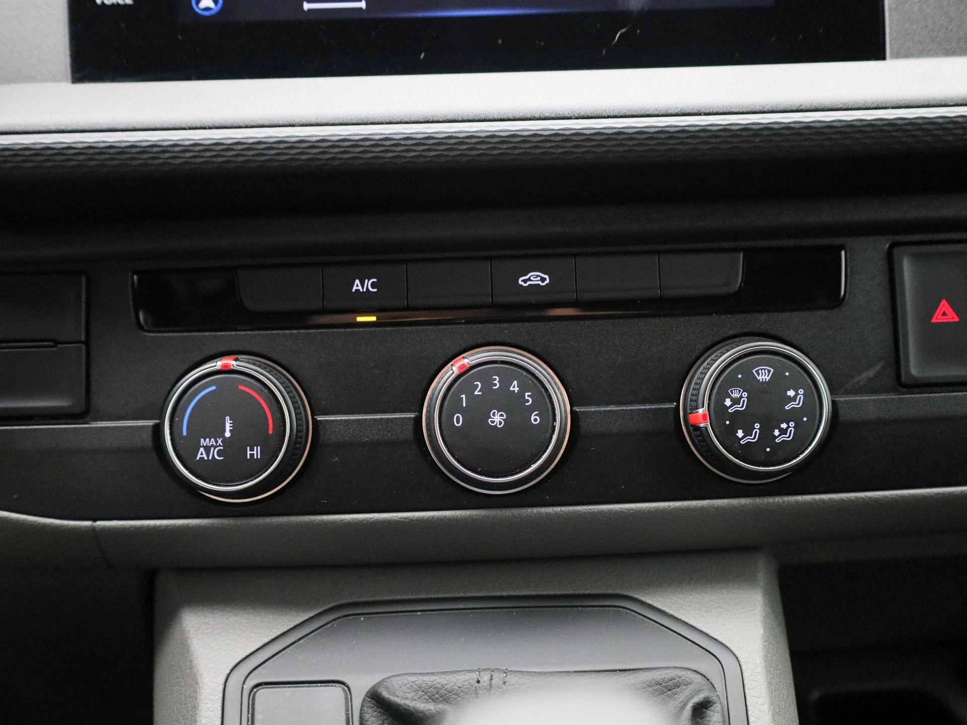 Volkswagen-Transporter-image-21
